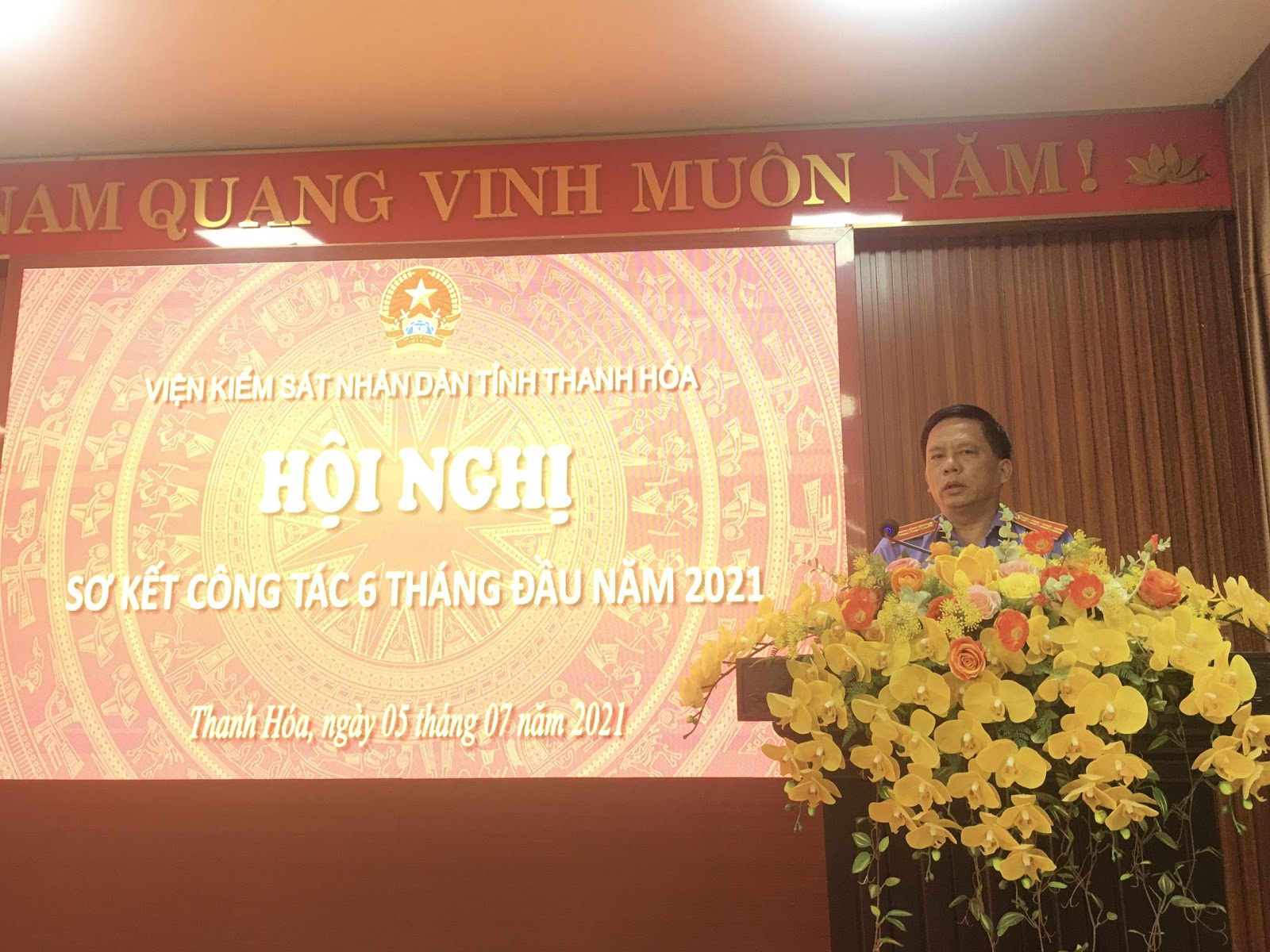 Đồng chí Trương Quang Hải, Trưởng Phòng 9 trực thuộc VKSND tỉnh phát biểu thảo luận tại Hội nghị