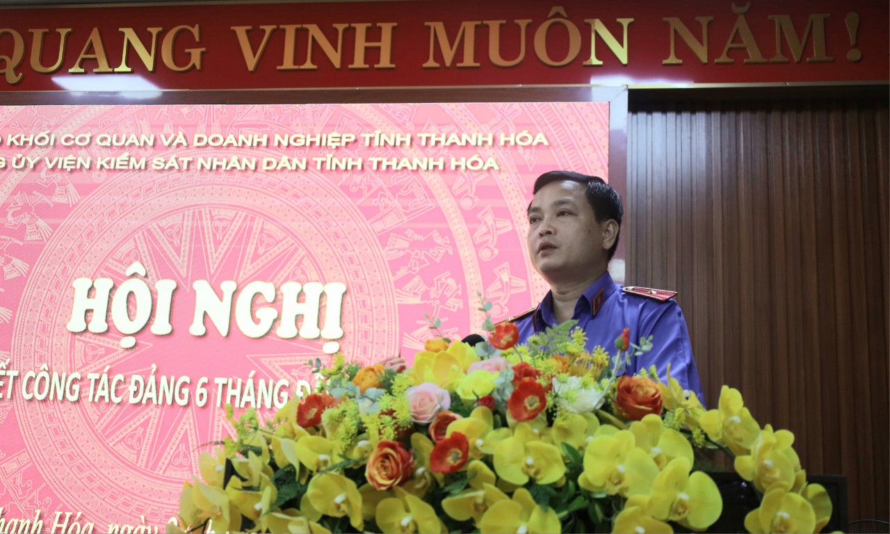 Đồng chí Lê Văn Đông, Bí thư Đảng ủy, Viện trưởng VKSND tỉnh  phát biểu chỉ đạo Hội nghị