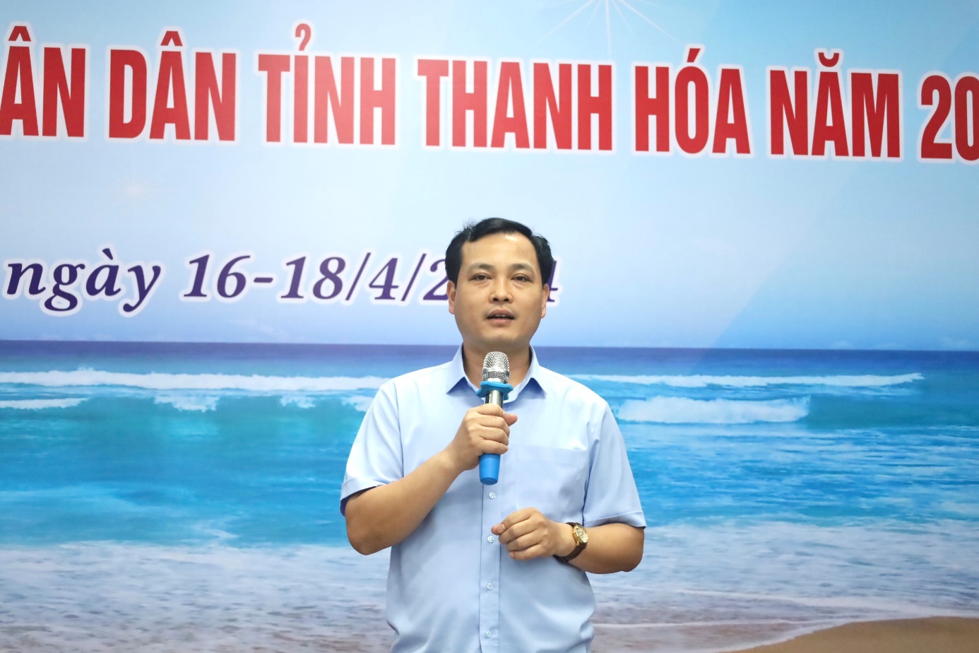 Đồng chí Lê Văn Đông, Bí thư Bí thư Ban cán sự đảng, Bí thư Đảng ủy  VKSND tỉnh, Viện trưởng VKSND tỉnh phát biểu tại buổi gặp mặt