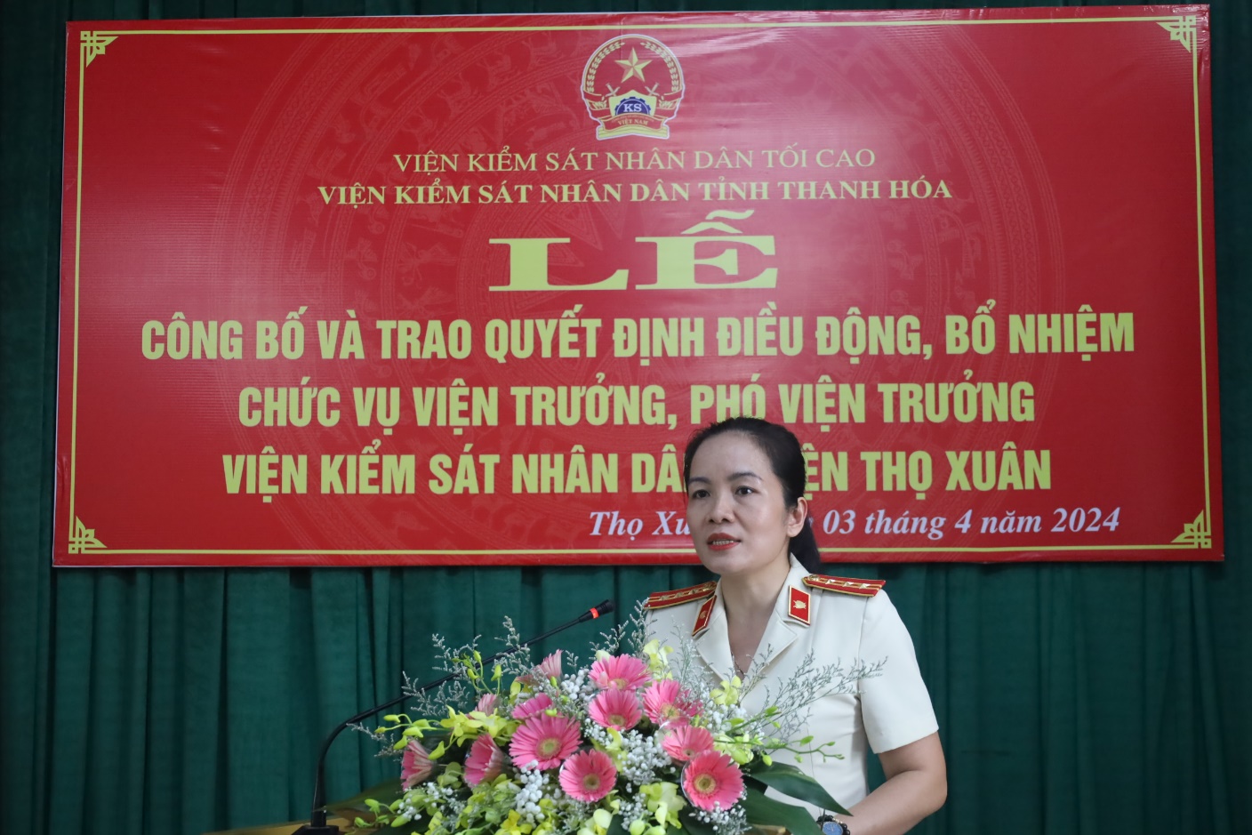 Đồng chí Hà Thị Hồng Tú, tân Viện trưởng VKSND huyện Thọ Xuân  phát biểu nhận nhiệm vụ