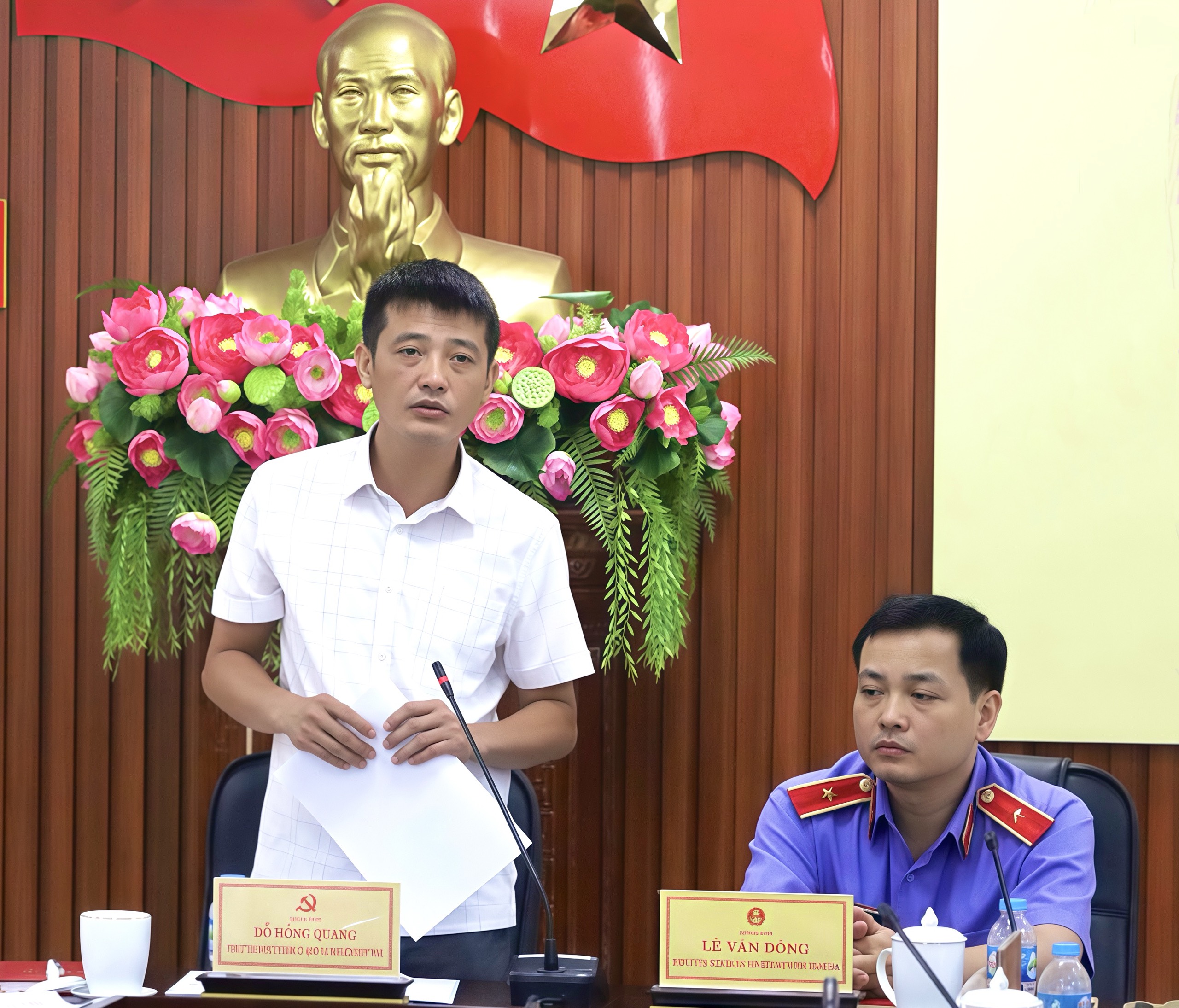 Đ/c Đỗ Hồng Quang, Phó Bí thư Đảng ủy Khối cơ quan và doanh nghiệp tỉnh  phát biểu tại buổi làm việc