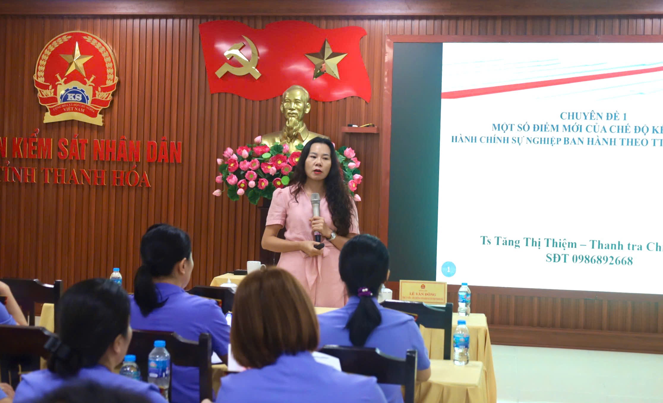 Tiến sỹ Tăng Thị Thiệm, Vụ Kế hoạch - Tài chính, Thanh tra Chính phủ trao đổi chuyên đề tại Khóa học tập huấn