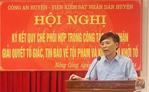 Hình ảnh: Đồng chí Lê Xuân Hùng, Phó Bí thư Thường trực Huyện ủy phát biểu ý kiến tại hội nghị