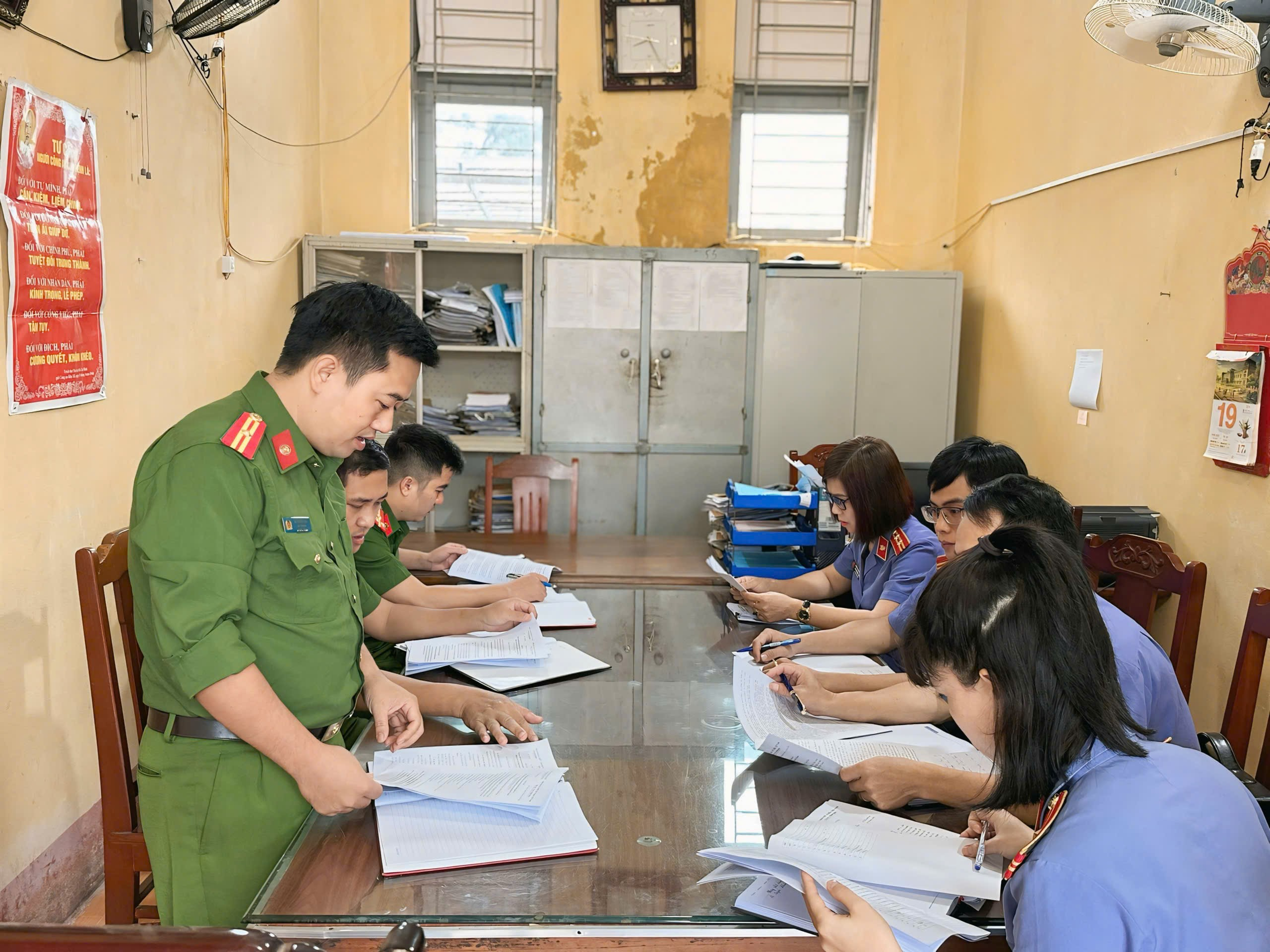 Đồng chí Lê Thanh Sơn, Phó Thủ trưởng báo cáo kết quả thực hiện