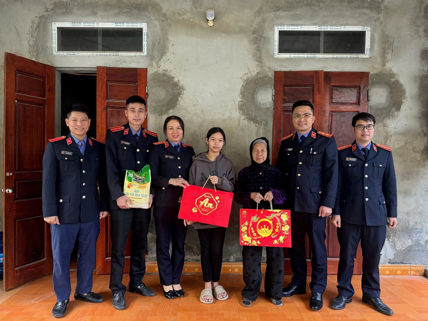 VKSND huyện Hà Trung thăm hỏi, động viên gia đình cháu Nguyễn Huyền Thương nhân dịp Tết Ất Tỵ 2025