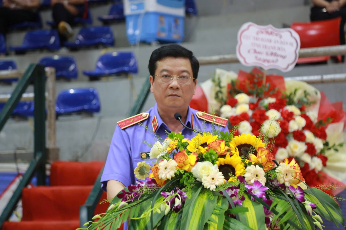 Đồng chí Trần Thế Kính, Viện trưởng VKSND tỉnh Thanh Hóa phát biểu khai mạc Hội thao