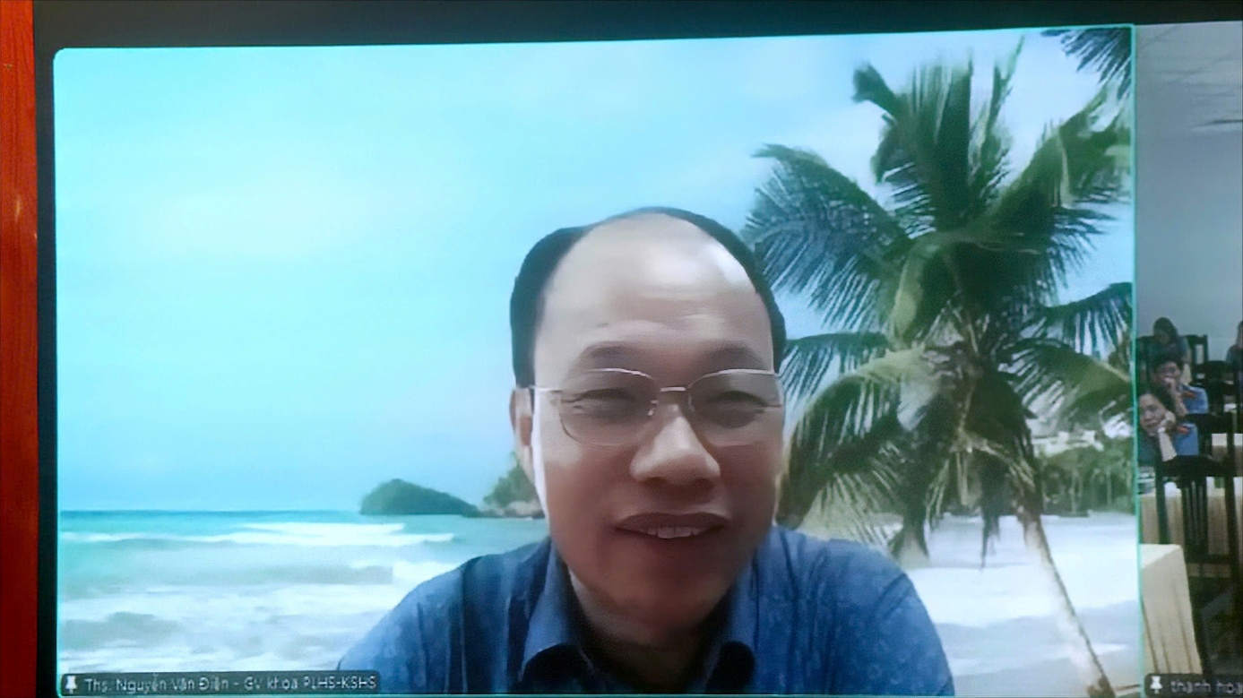 Ảnh: ThS. Phạm Văn Dũng, Kiểm sát viên cao cấp, Phó Vụ trưởng Vụ Công tố và Kiểm sát điều tra án kinh tế, tham nhũng VKSND tối cao trình bày nội dung của chuyên đề
