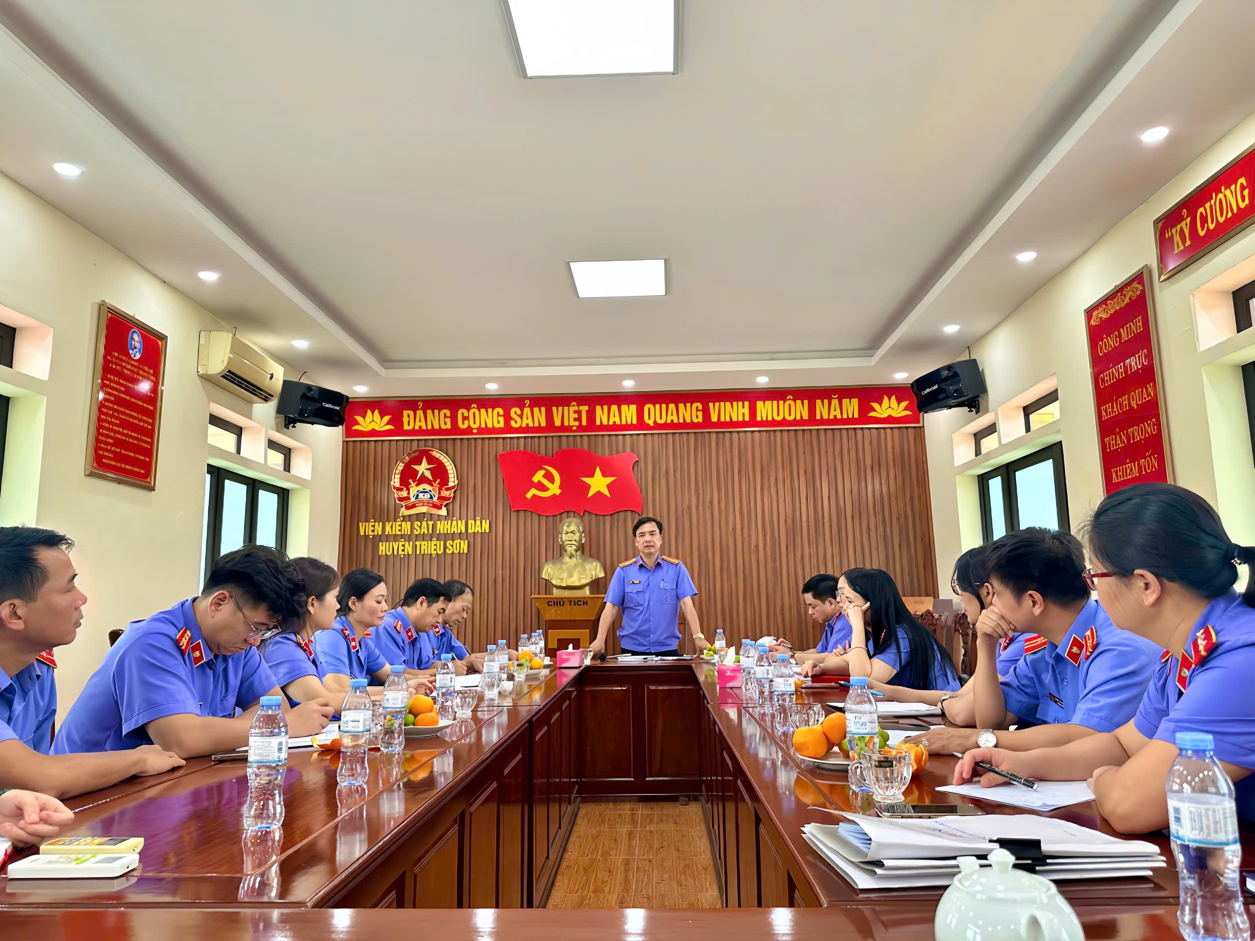 Đoàn kiểm tra làm việc tại VKSND huyện Triệu Sơn