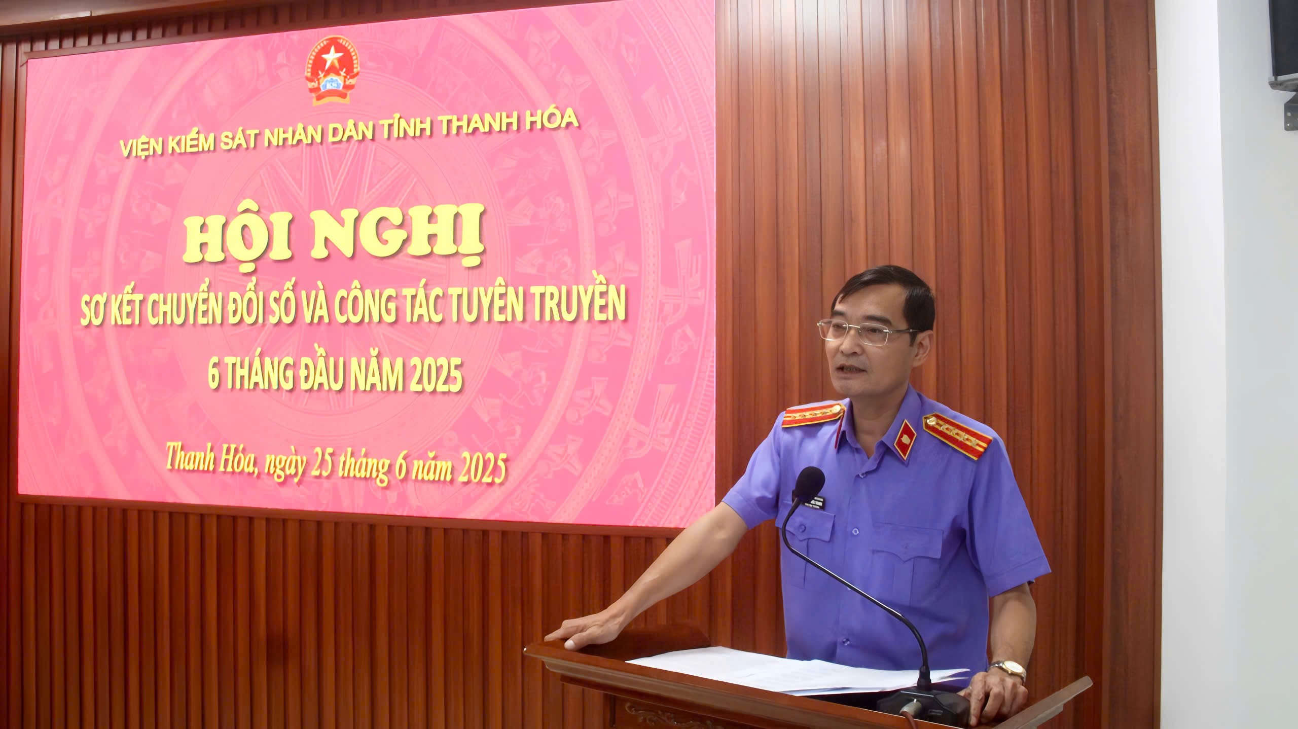 Ảnh: Đ/c Nguyễn Đức Thanh, Phó Viện trưởng VKSND tỉnh chủ trì thảo luận