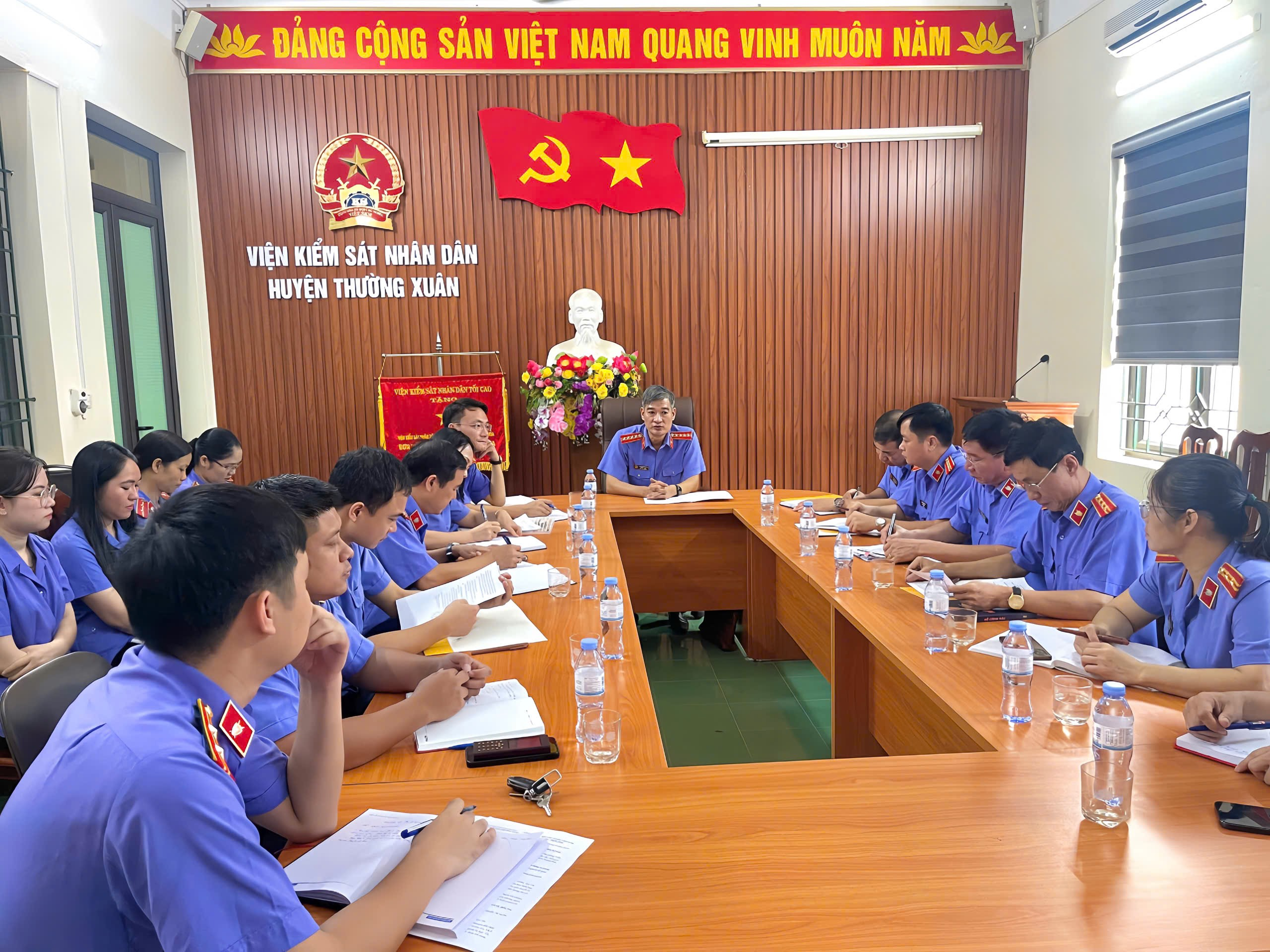 Đoàn kiểm tra làm việc tại VKSND huyện Thường Xuân