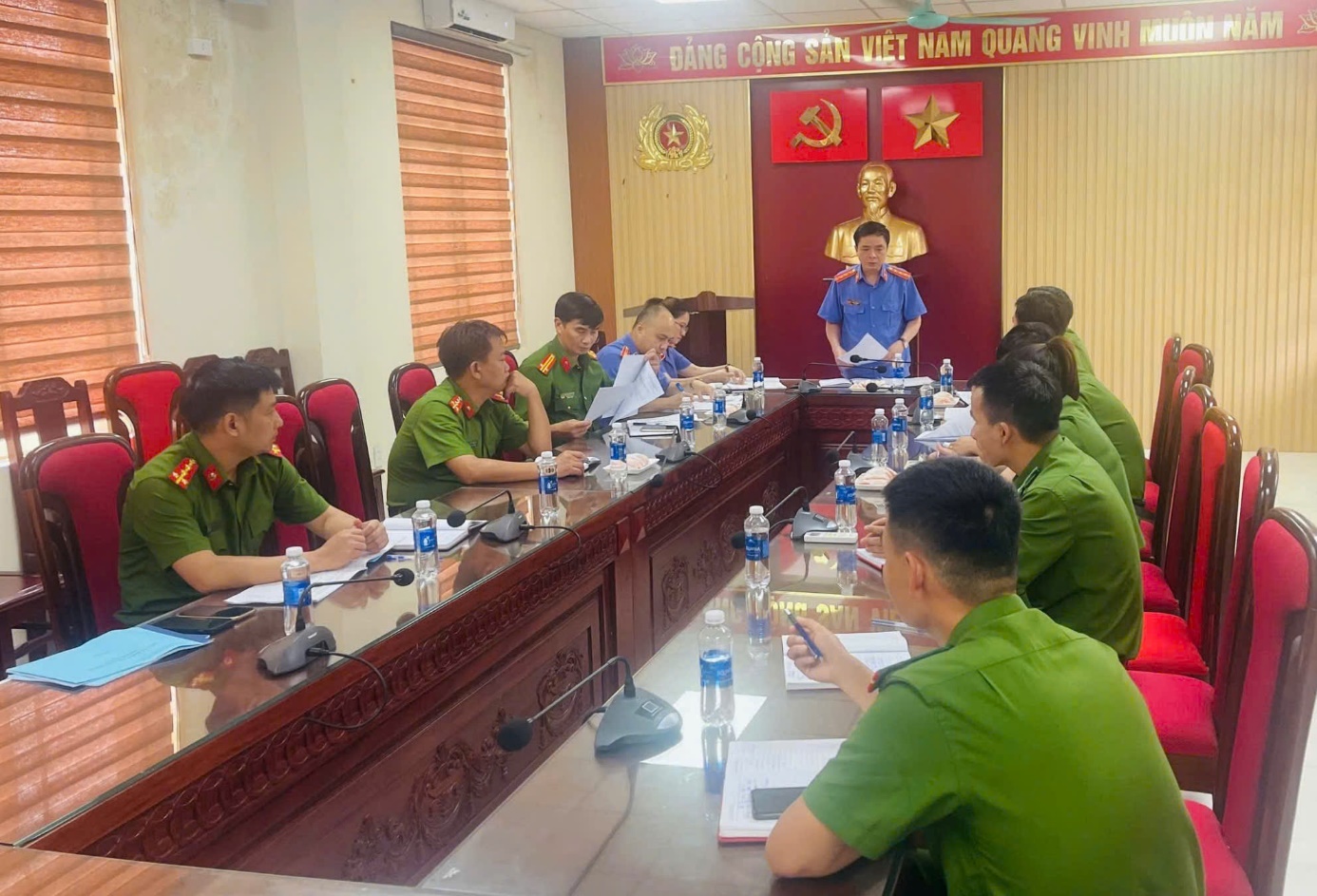 Đ/c Hoàng Việt Quang – Trưởng đoàn kiểm sát công bố Quyết định trực tiếp kiểm sát