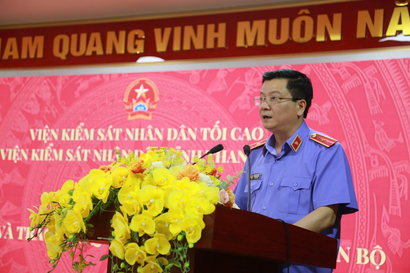 Đồng chí Trần Thế Kính, Viện trưởng VKSND tỉnh phát biểu tại buổi Lễ