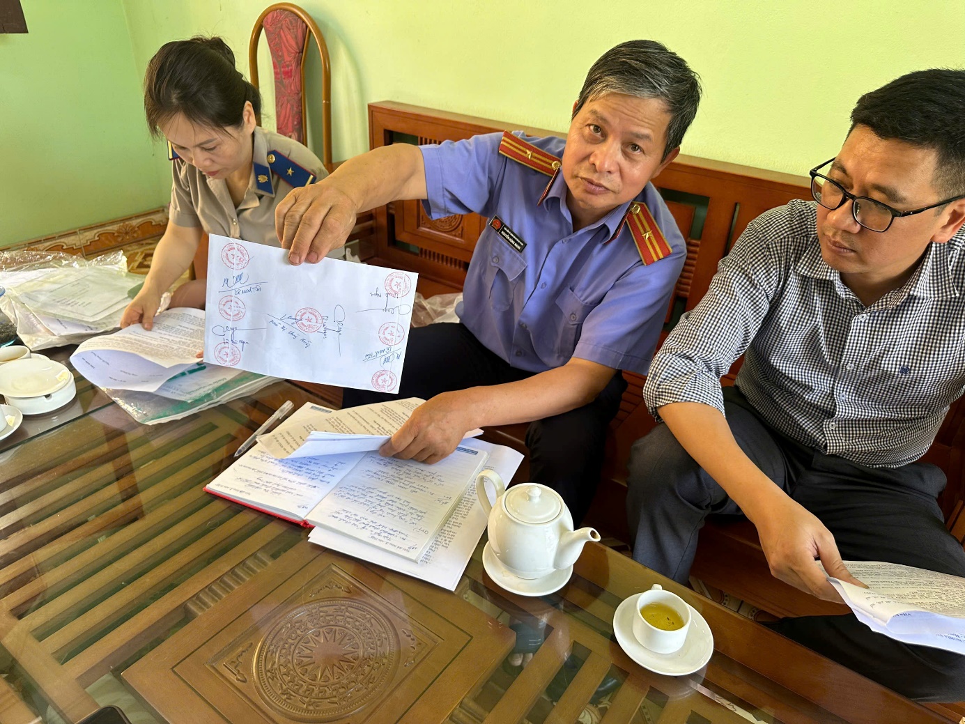 Kiểm sát viên kiểm sát chặt chẽ việc tiêu hủy vật chứng