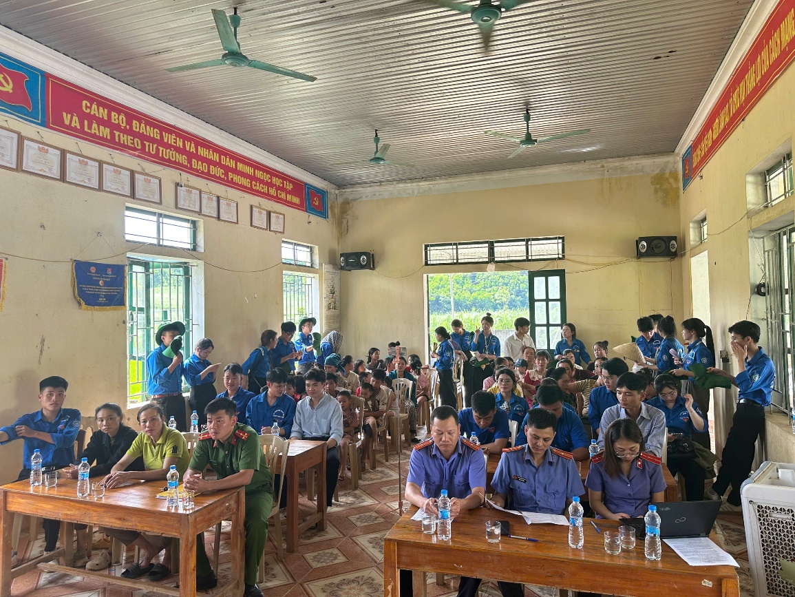 Toàn cảnh buổi tuyên truyền pháp luật, bình dân học vụ số