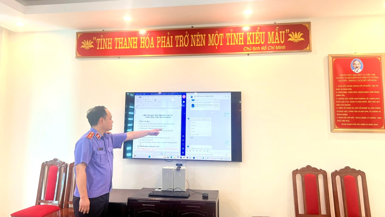 Báo cáo viên Bùi Thanh Hưng trình bày các nội dung tại buổi sinh hoạt