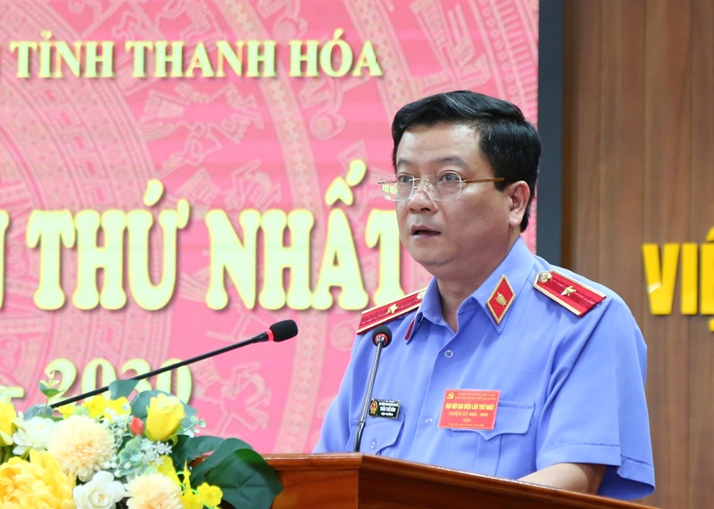Đồng chí Trần Thế Kính, Bí thư Đảng ủy, Viện trưởng VKSND tỉnh phát biểu tiếp thu ý kiến