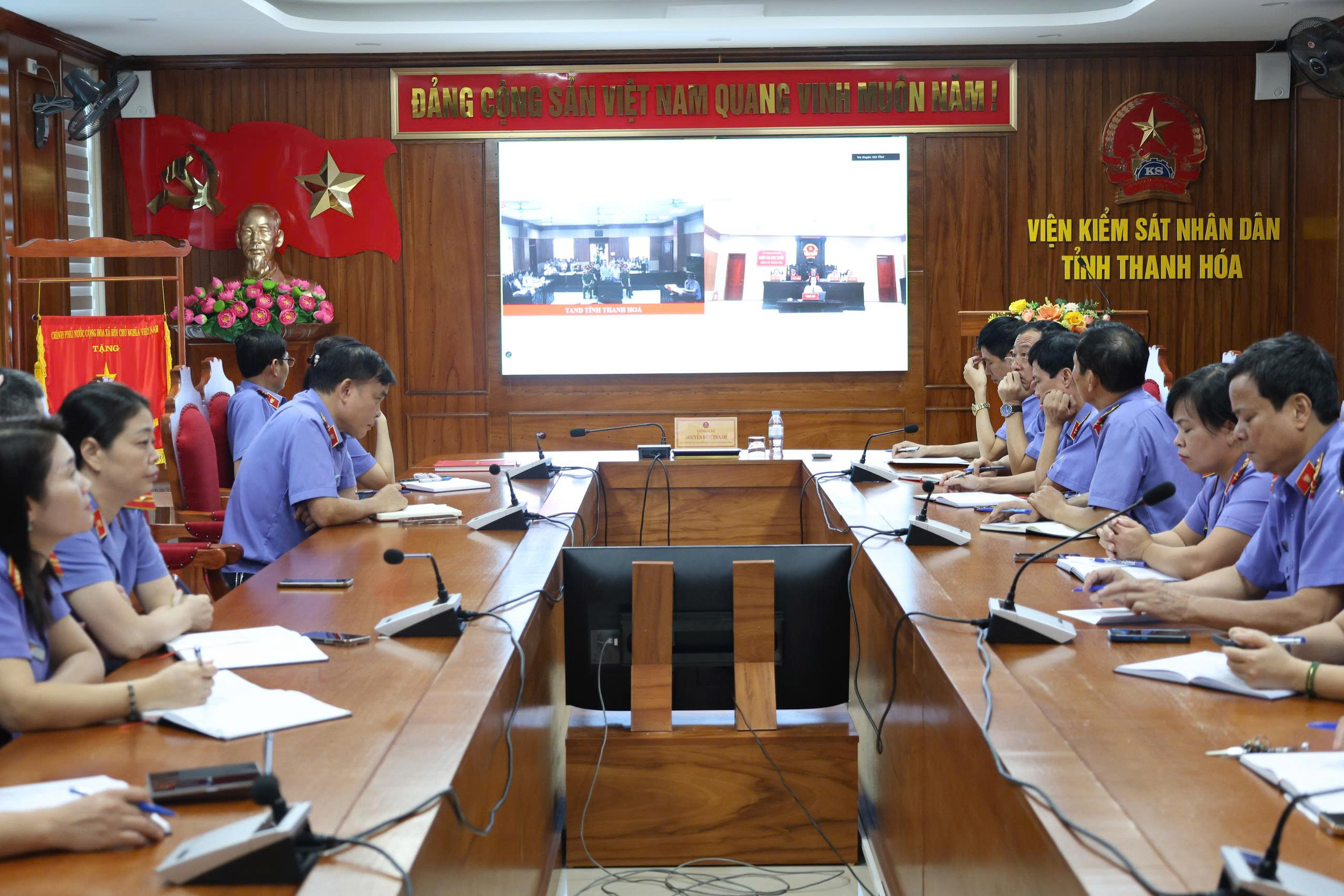 Kiểm sát viên VKSND tỉnh tham dự phiên tòa trực tuyến