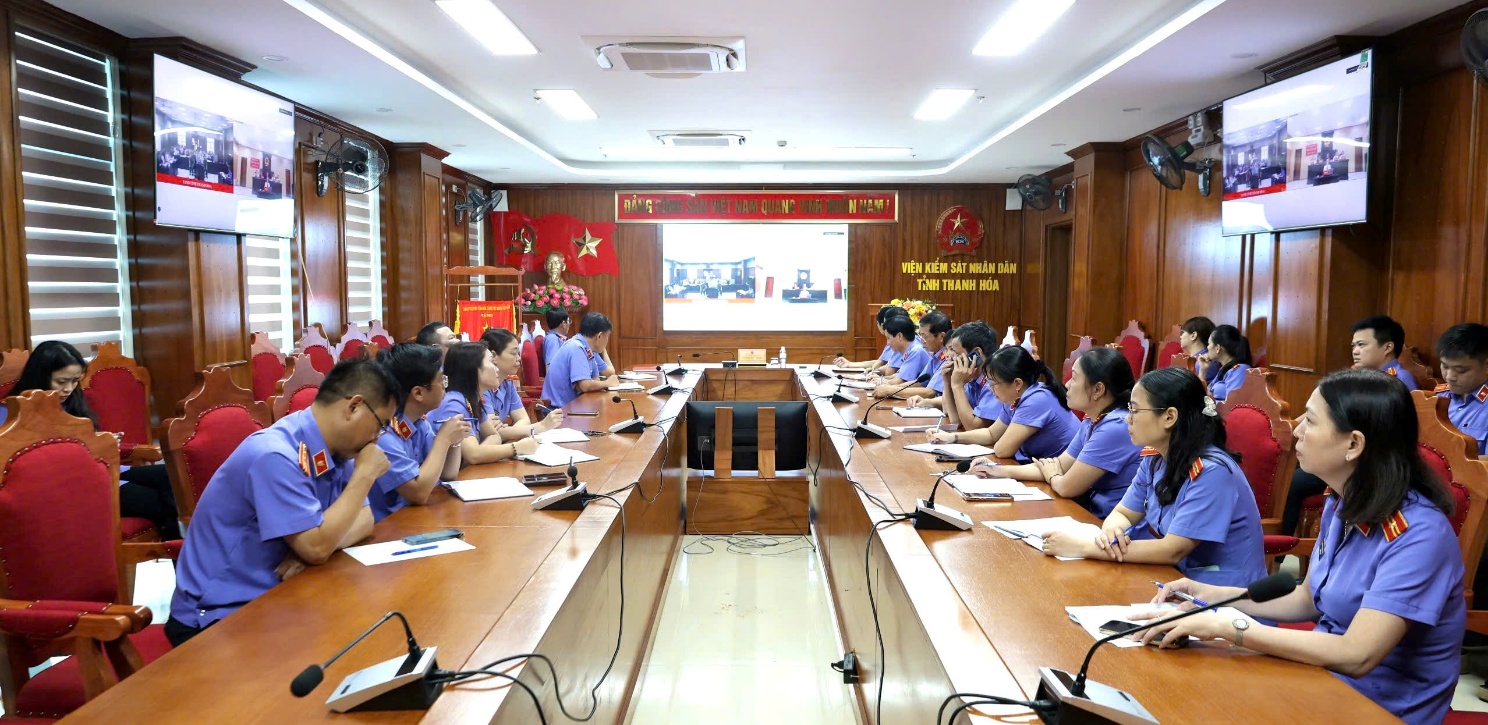  Ảnh: Điểm cầu VKSND tỉnh Thanh Hóa theo dõi phiên tòa trực tuyến  rút kinh nghiệm chuyên đề