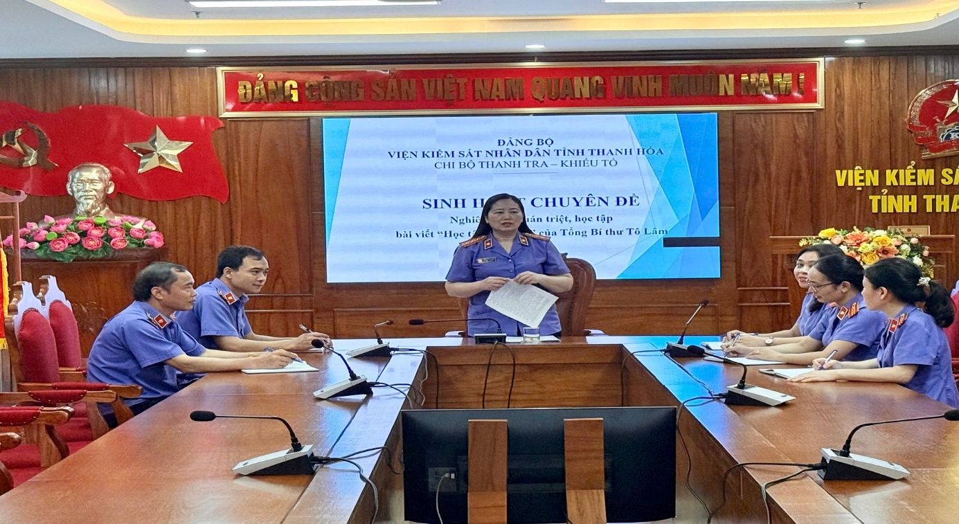 Đ/c Nguyễn Thị Phượng, Bí thư Chi bộ kết luận buổi sinh hoạt