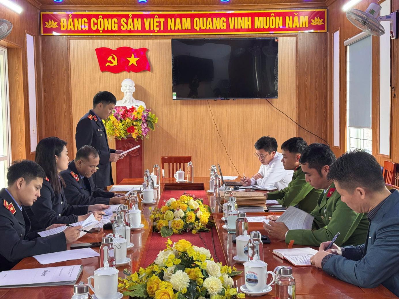 Ảnh: Đồng chí Đỗ Kế Mạnh - Trưởng đoàn - công bố Quyết định và Kế hoạch trực tiếp kiểm sát công tác thi hành án hình sự tại cộng đồng