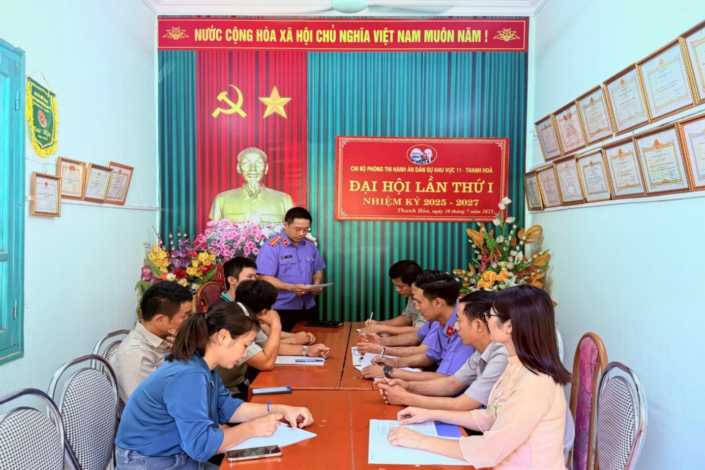 Ảnh: Đồng chí Lê Hữu Nam, Phó Viên trưởng công bố Quyết định, Kế hoạch trực tiếp kiểm sát