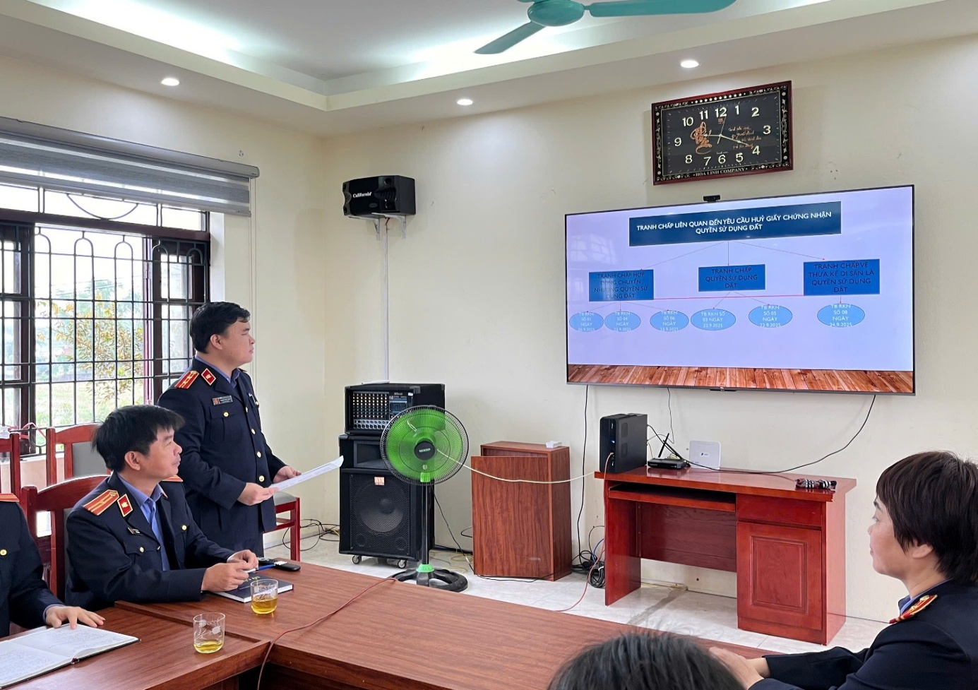 Ảnh: Đ/c Trịnh Huy Anh- Phó Viện trưởng VKSND khu vực 2 - Thanh Hóa trình bày chuyên đề bằng sơ đồ tư duy