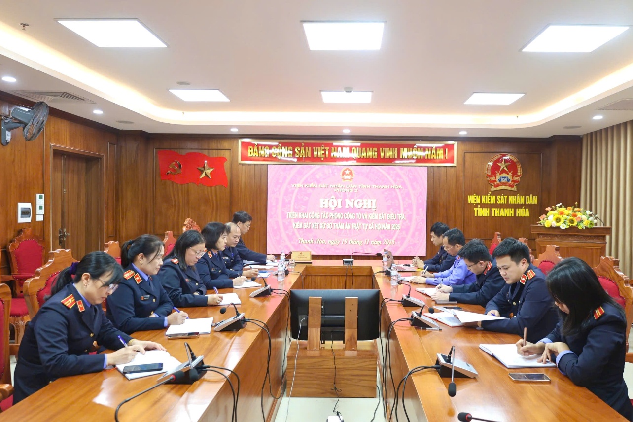 Ảnh: Đồng chí Vũ Xuân Thoan, Phó Viện trưởng VKSND tỉnh Thanh Hóa dự và chỉ đạo Hội nghị triển công tác năm 2026 của Phòng 2