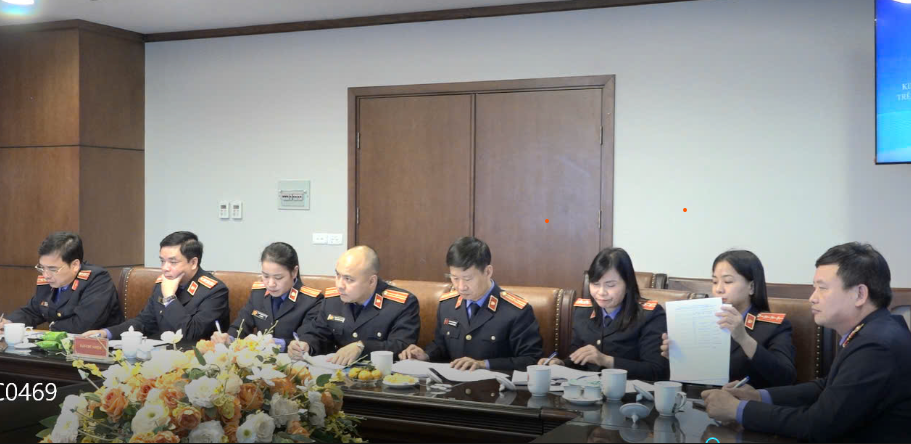 Ảnh: Tập thể nhóm thực hiện đề tài tại Hội nghị nghiệm thu