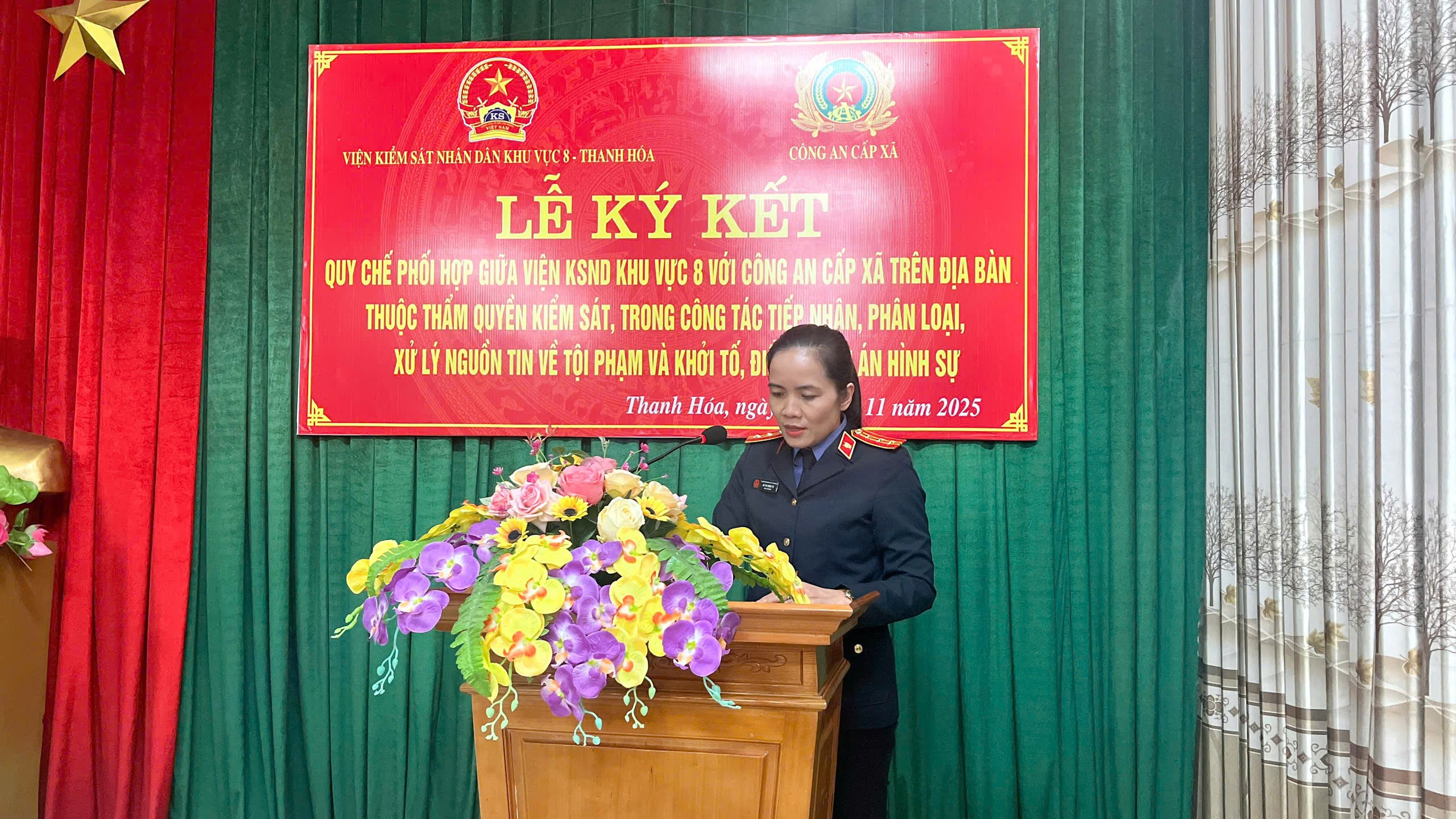 Ảnh: Đồng chí Hà Thị Hồng Tú, Viện trưởng VKSND khu vực 8 phát biểu tại Hội nghị