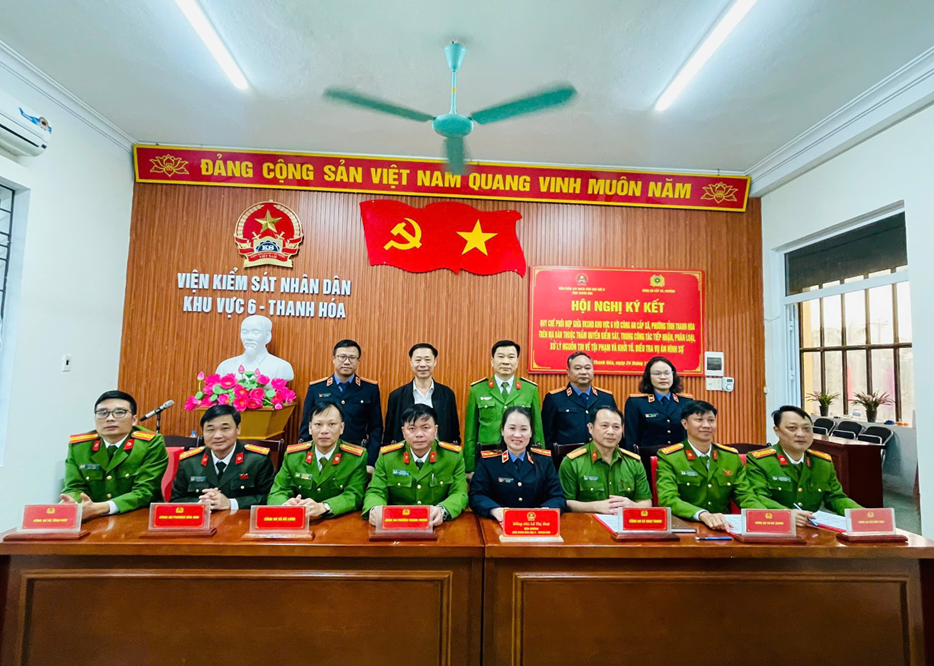 Ảnh: Toàn cảnh Hội nghị ký Quy chế phối hợp của VKSND khu vực 6 - Thanh Hoá với 07 đơn vị Công an cấp xã