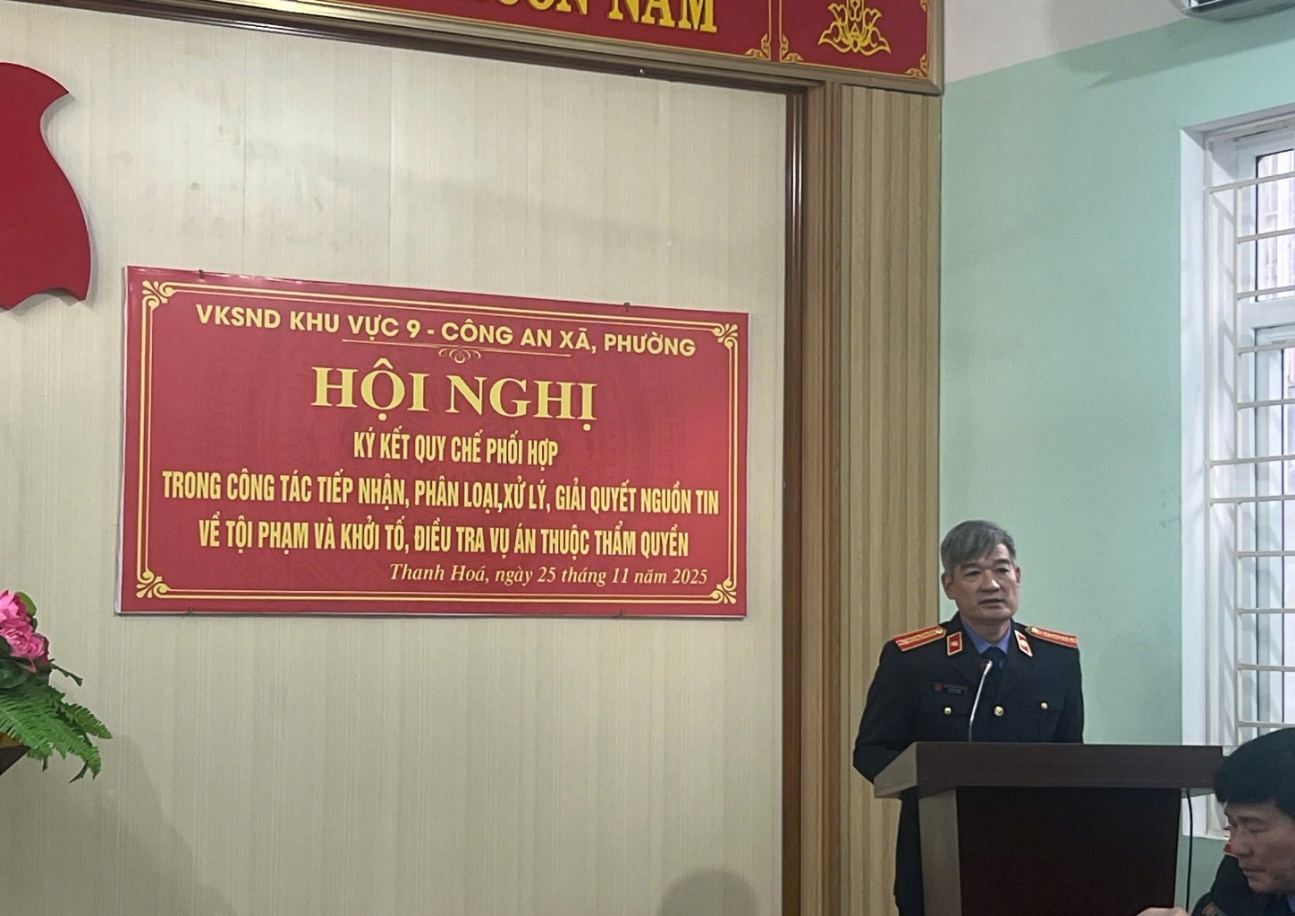 Ảnh: Đồng chí Lê Đức Tùng, Phó Viện trưởng VKSND tỉnh Thanh Hoá dự và chỉ đạo tại Hội nghị ký Quy chế phối hợp tại VKSND khu vực 9 - Thanh Hoá