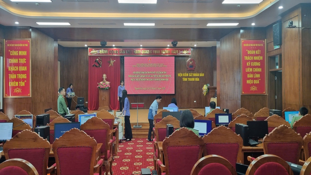 Ảnh: VKSND tỉnh Thanh Hóa phối hợp rà quét thiết bị