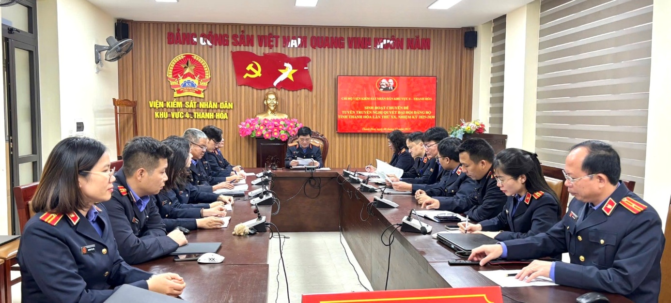 Ảnh: Buổi sinh hoạt chuyên đề tại Chi bộ VKSND Khu vực 4