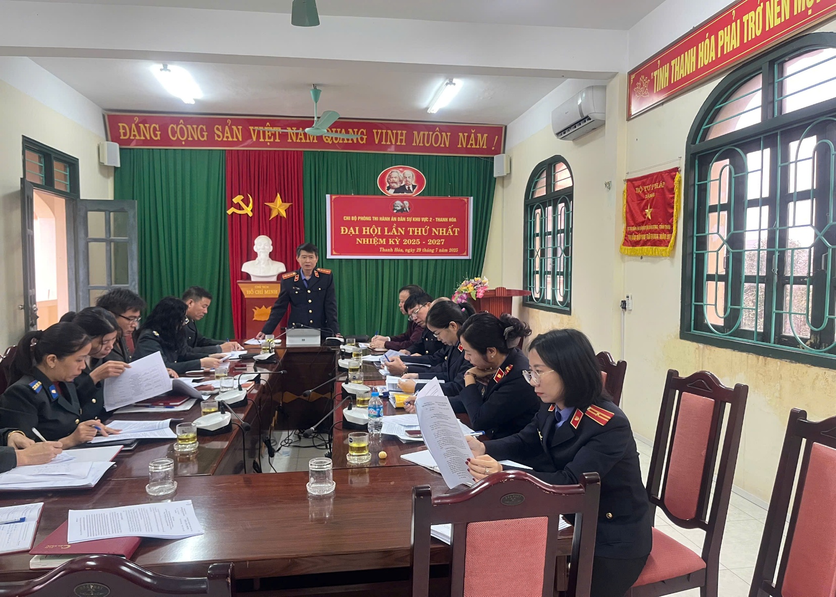 Ảnh: Đồng chí Vũ Hà - Trưởng phòng 11, VKSND tỉnh Thanh Hoá công bố Quyết định, Kế hoạch trực tiếp kiểm sát