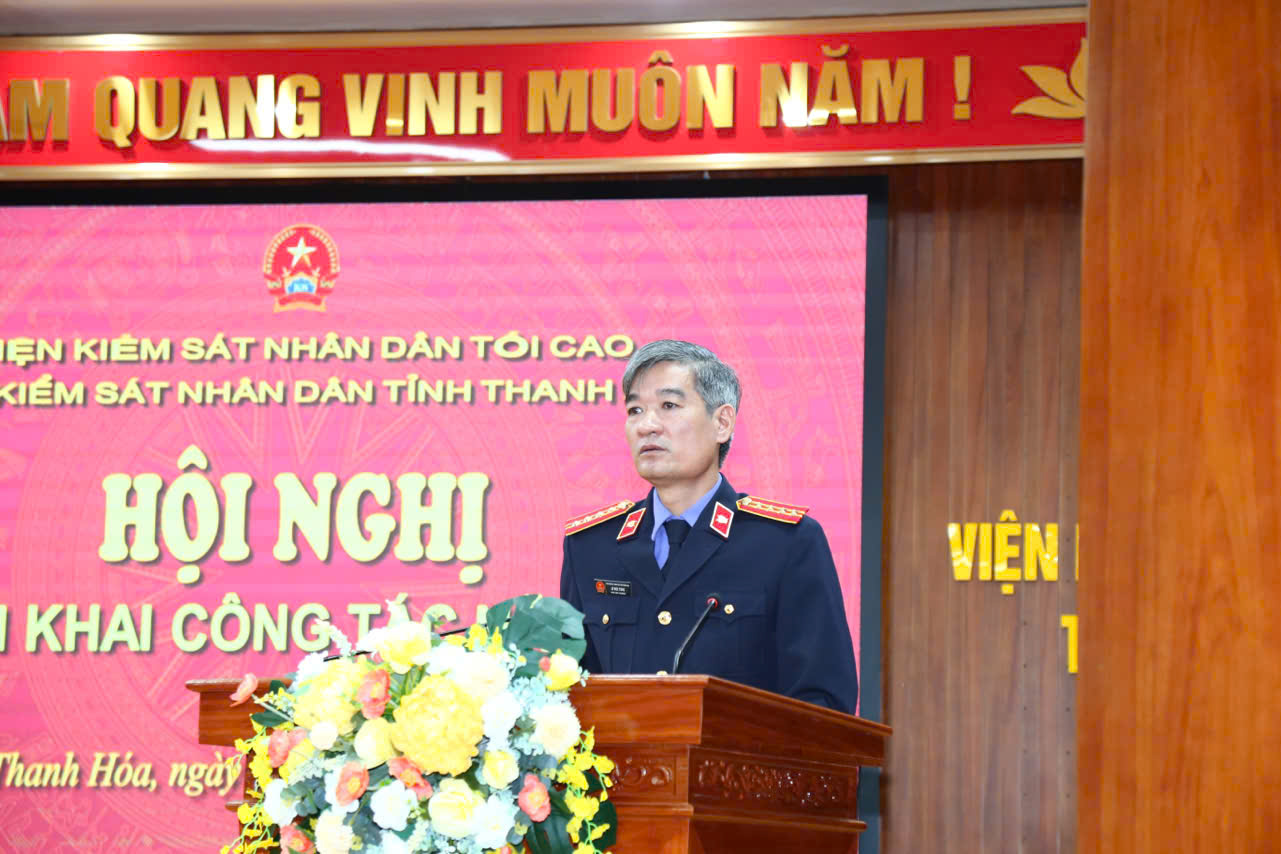 Ảnh: Đồng chí Lê Đức Tùng, Phó Viện trưởng VKSND tỉnh Thanh Hóa chủ trì thảo luận