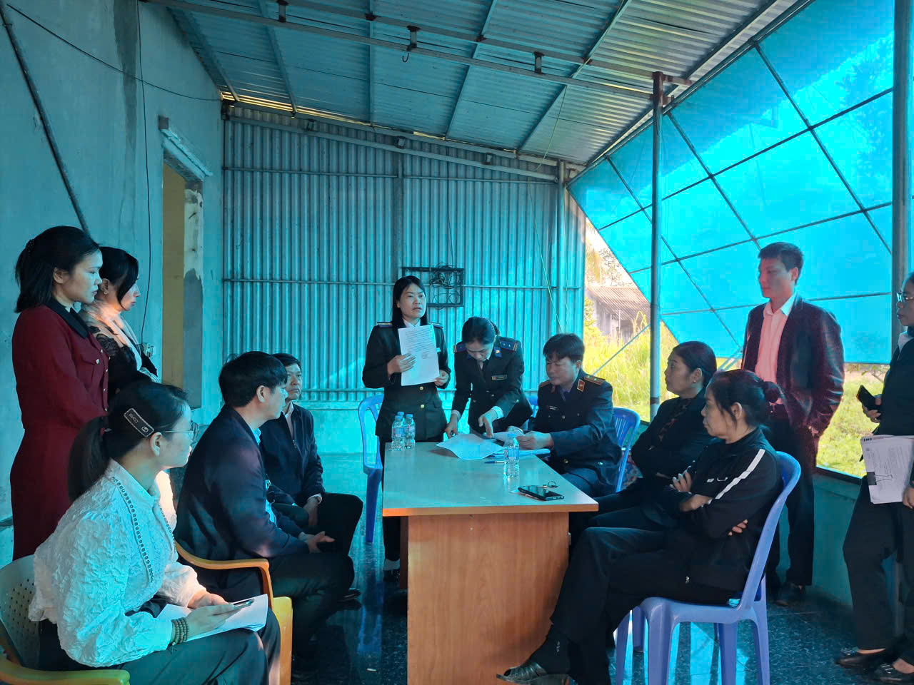 Hình ảnh: Đồng chí Kiểm sát việc kiểm sát hoạt động cưỡng chế