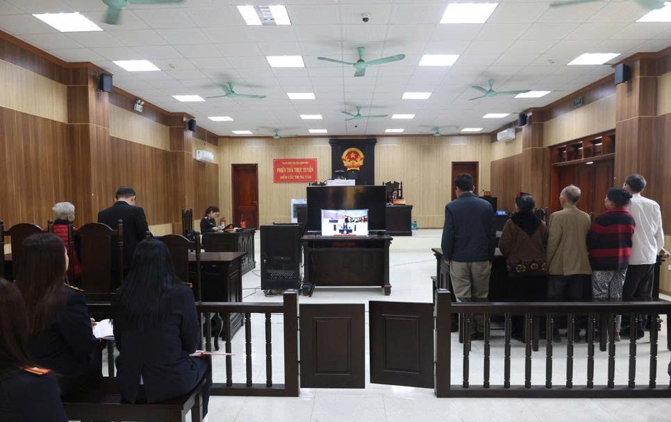 Ảnh: Toàn cảnh phiên tòa tại điểm cầu trung tâm Hội trường xét xử TAND tỉnh