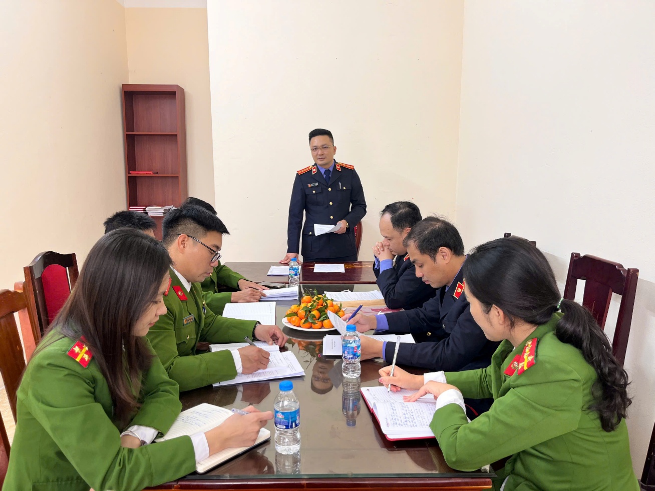 Ảnh: Đoàn kiểm sát làm việc tại Phân trại Tạm giam khu vực Nga Sơn