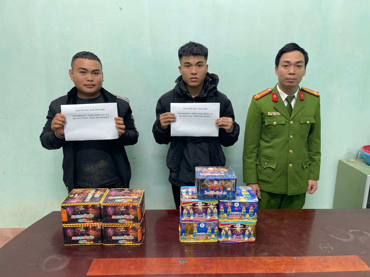 Ảnh: Các bị can và tang vật của vụ án