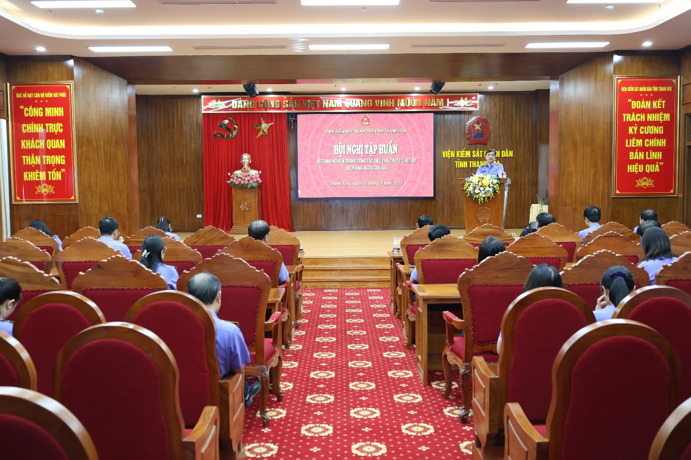 Ảnh: Một buổi tập huấn của VKSND tỉnh Thanh Hóa rút kinh nghiệm trong công tác điều tra, truy tố, xét xử để phòng ngừa oan, sai