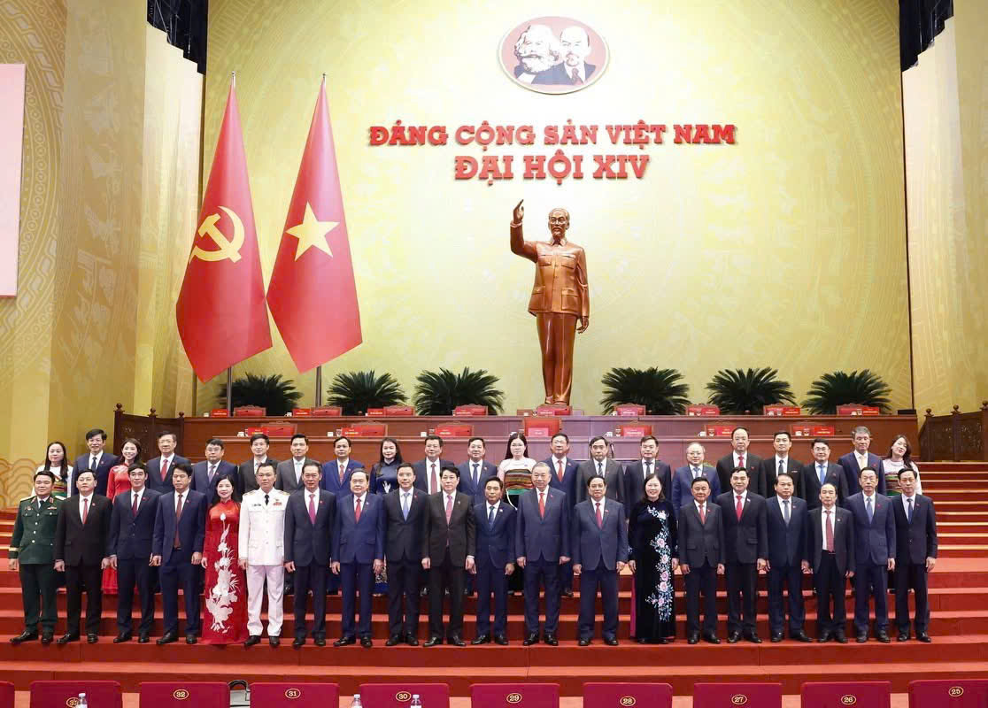 Ảnh: Đoàn đại biểu Đảng bộ tỉnh Thanh Hóa dự Đại hội XIV của Đảng chụp ảnh lưu niệm cùng các đồng chí lãnh đạo Đảng và Nhà nước