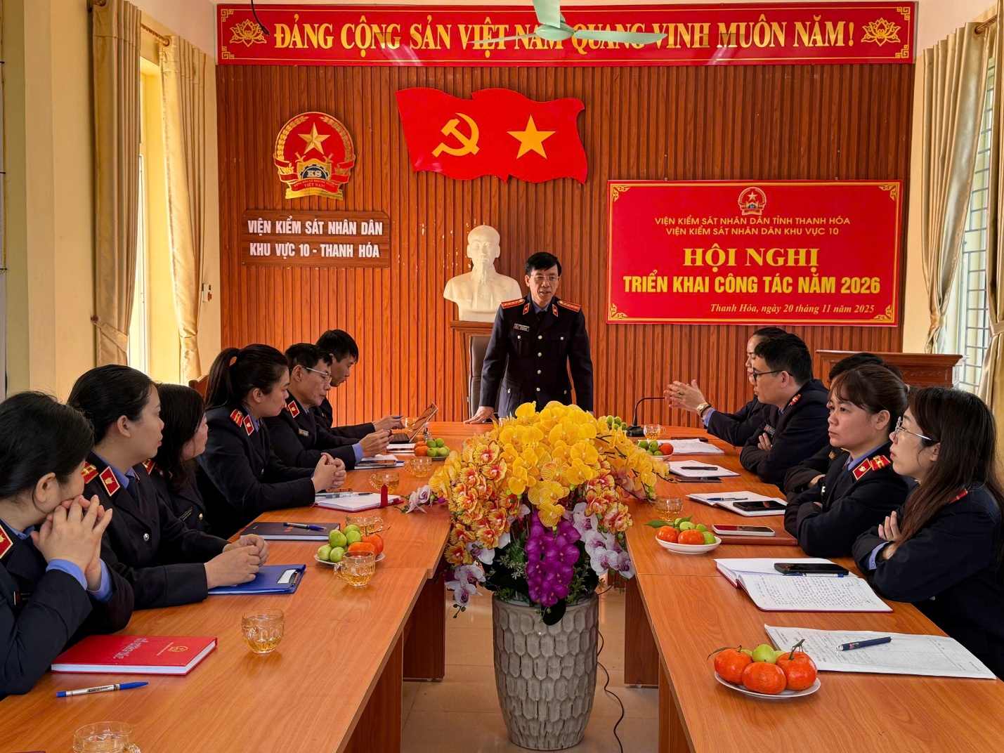 Ảnh: Đ/c Lê Quang Hải, Phó Viện trưởng VKSND tỉnh trực tiếp làm việc với VKSND khu vực 10 - Thanh Hóa