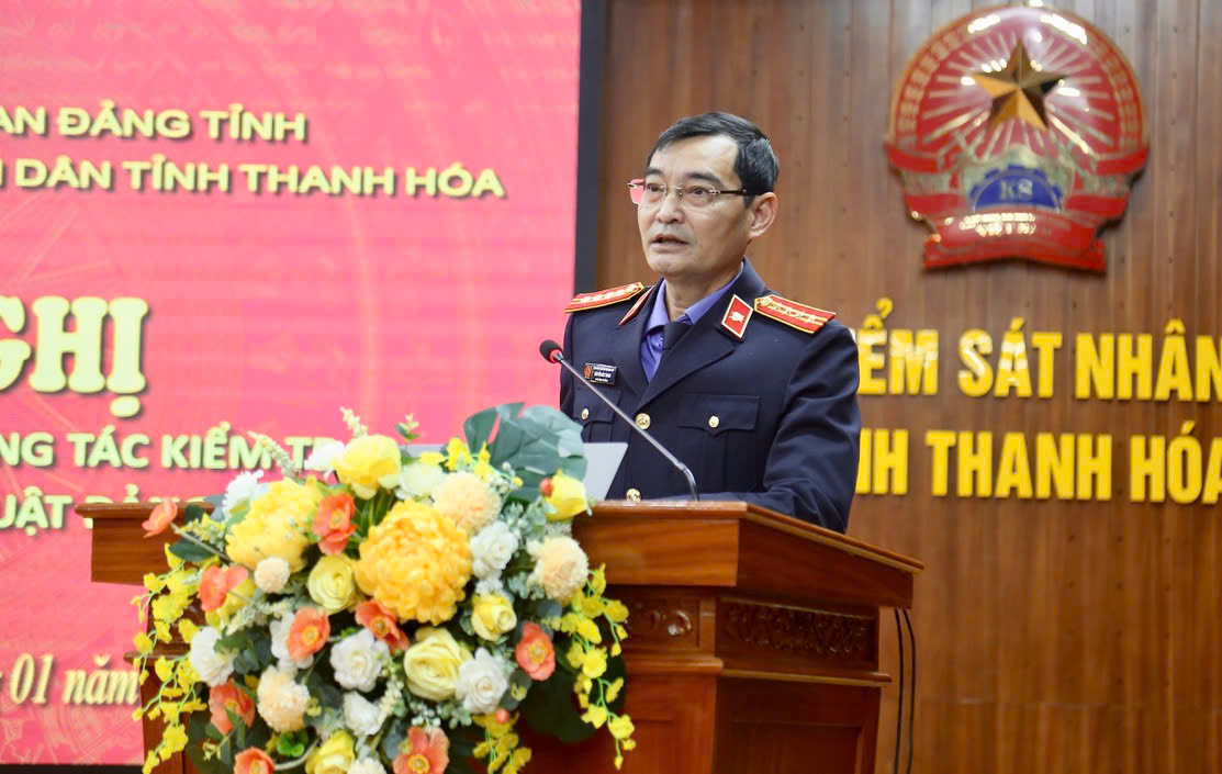 Đồng chí Nguyễn Đức Thanh, Uỷ viên Ban Thường vụ, Chủ nhiệm UBKT Đảng uỷ, Phó Viện trưởng VKSND tỉnh phát biểu tại Hội nghị