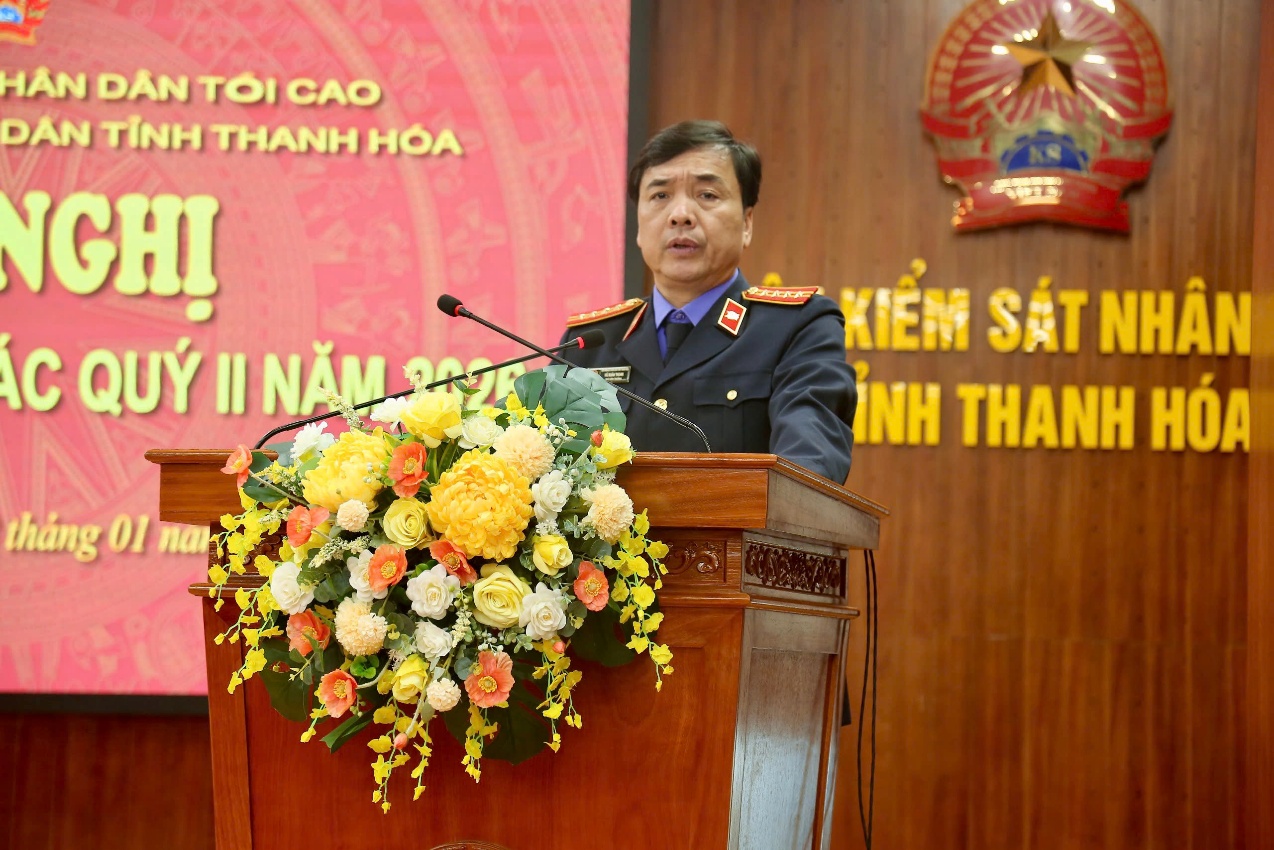 Ảnh: Đồng chí Vũ Xuân Thoan, Phó Viện trưởng VKSND tỉnh phát biểu tại Hội nghị