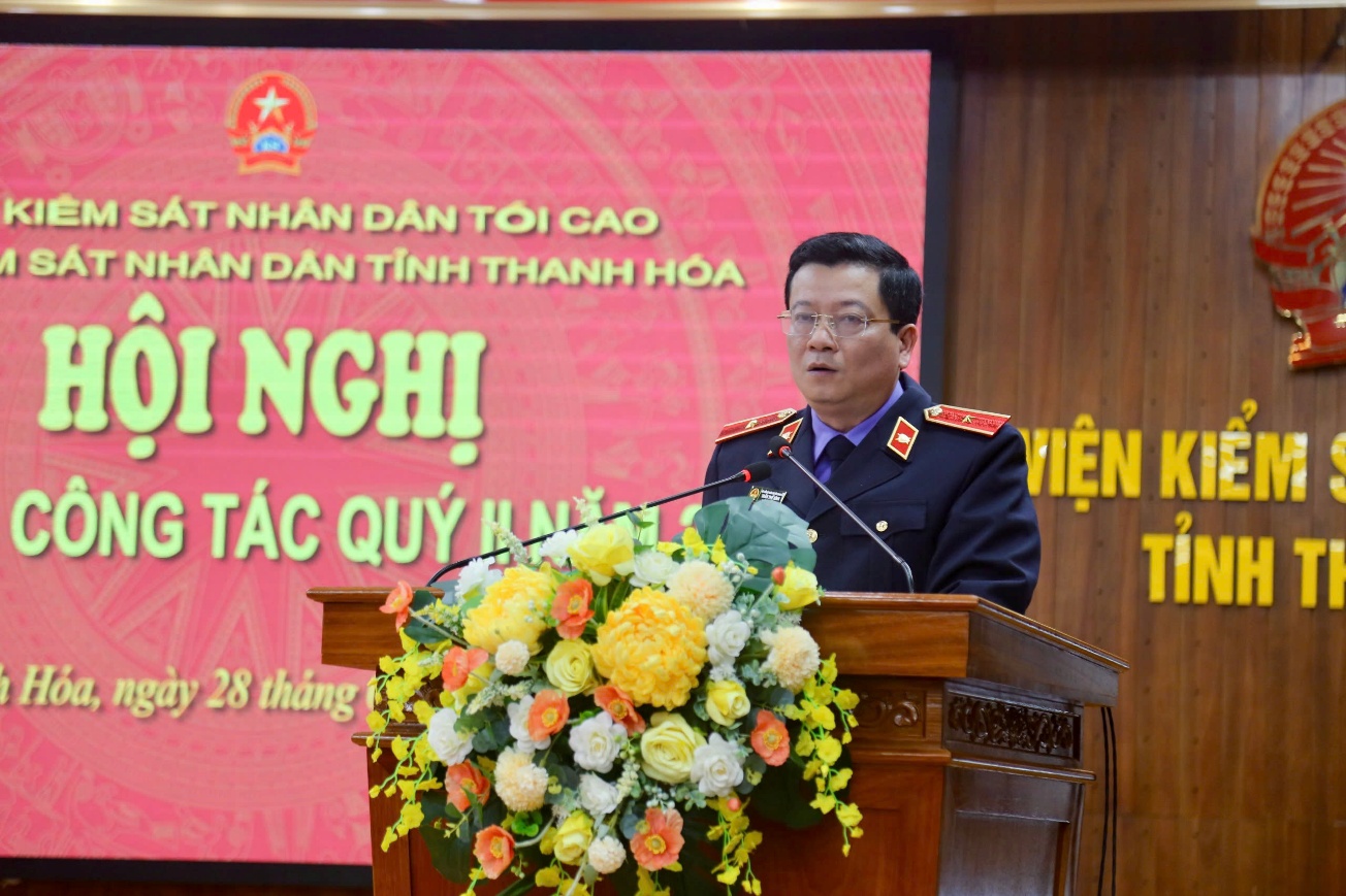 Ảnh: Đồng chí Trần Thế Kính, Tỉnh ủy viên, Bí thư Đảng ủy,  Viện trưởng VKSND tỉnh phát biểu tại Hội nghị