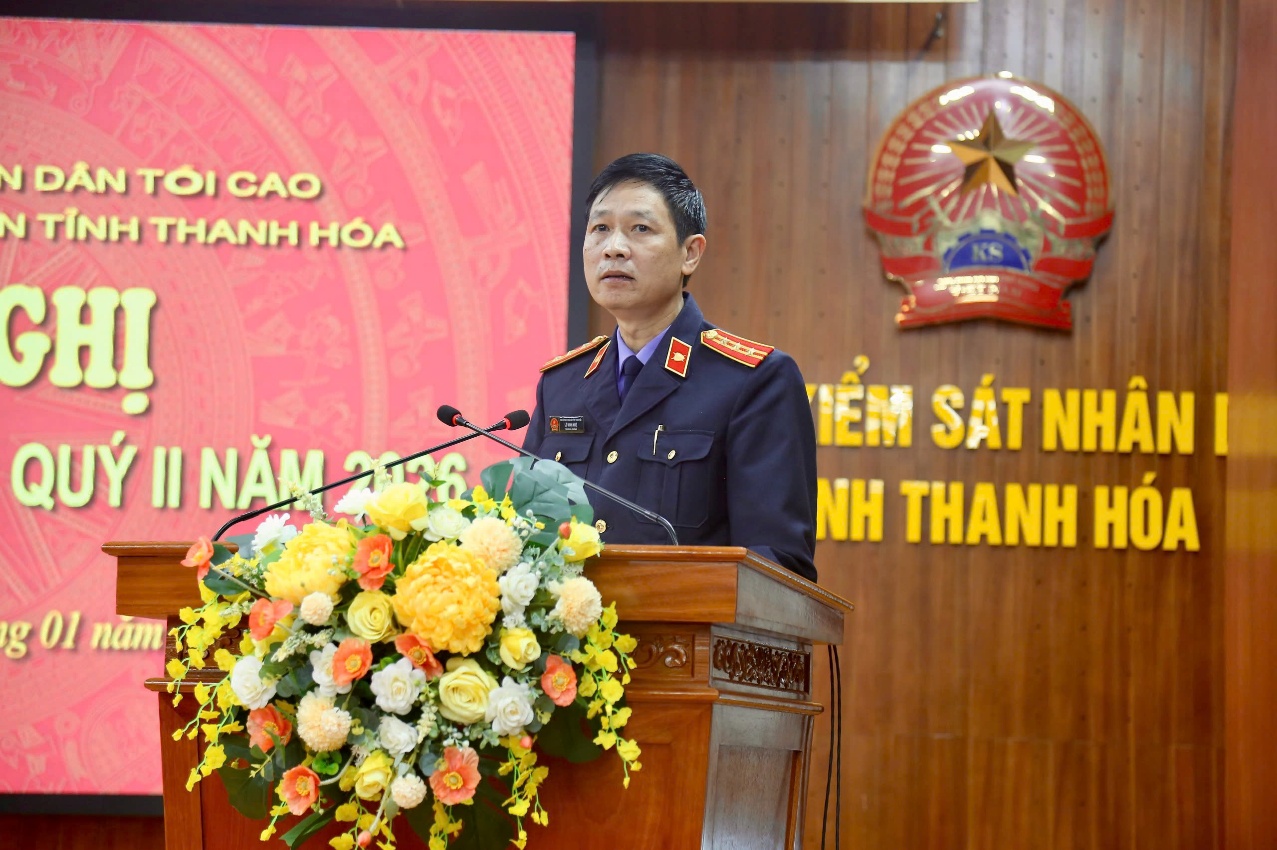 Ảnh: Đồng chí Lê Minh Huệ, Trưởng phòng 2 VKSND tỉnh phát biểu tham luận tại Hội nghị