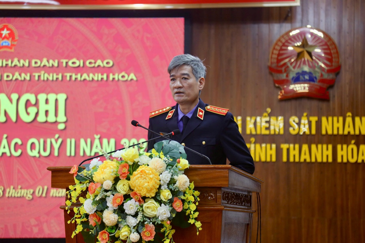 Ảnh: Đồng chí Lê Đức Tùng, Phó Viện trưởng VKSND tỉnh phát biểu tại Hội nghị