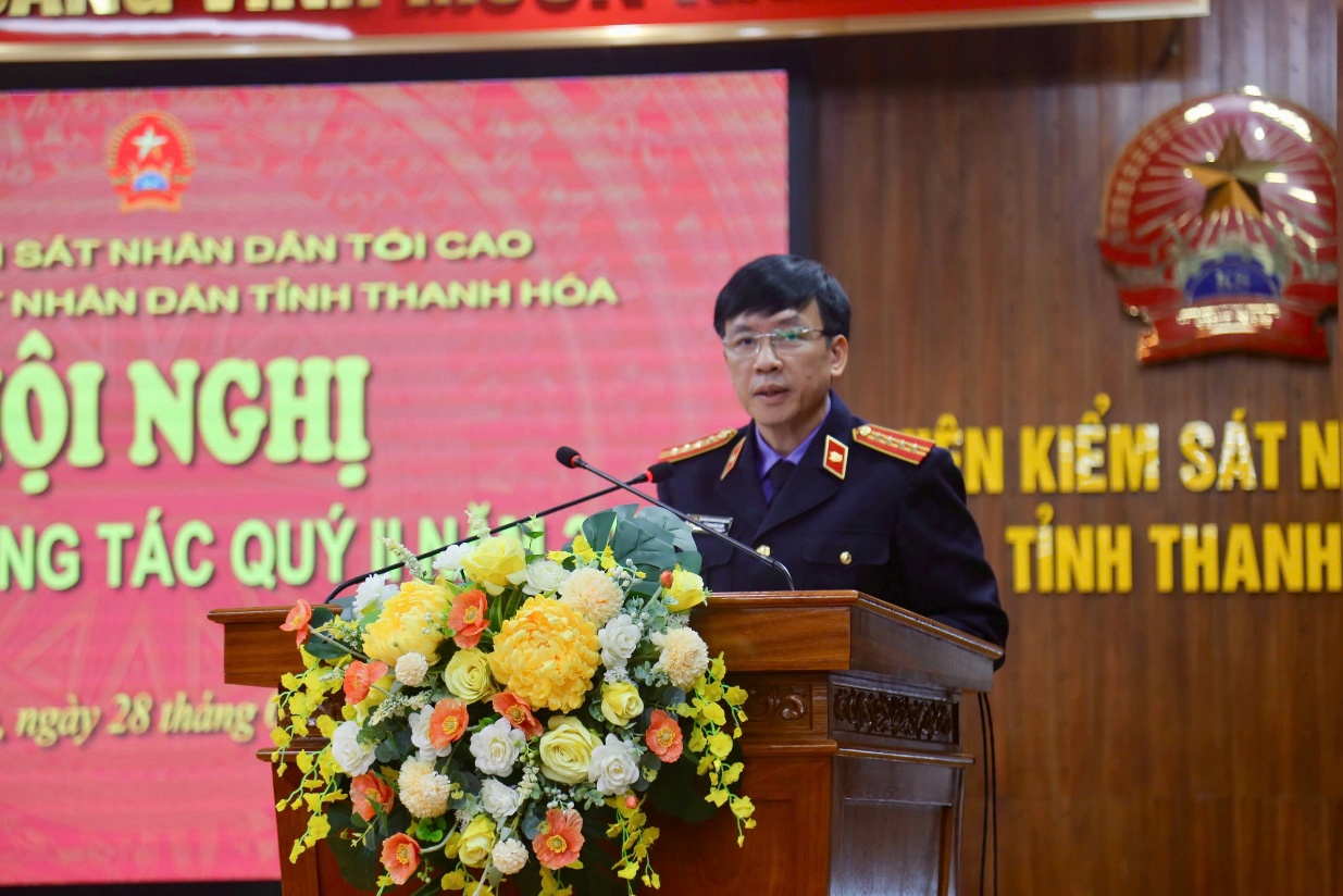 Ảnh: Đồng chí Lê Quang Hải, Phó Viện trưởng VKSND tỉnh phát biểu tại Hội nghị