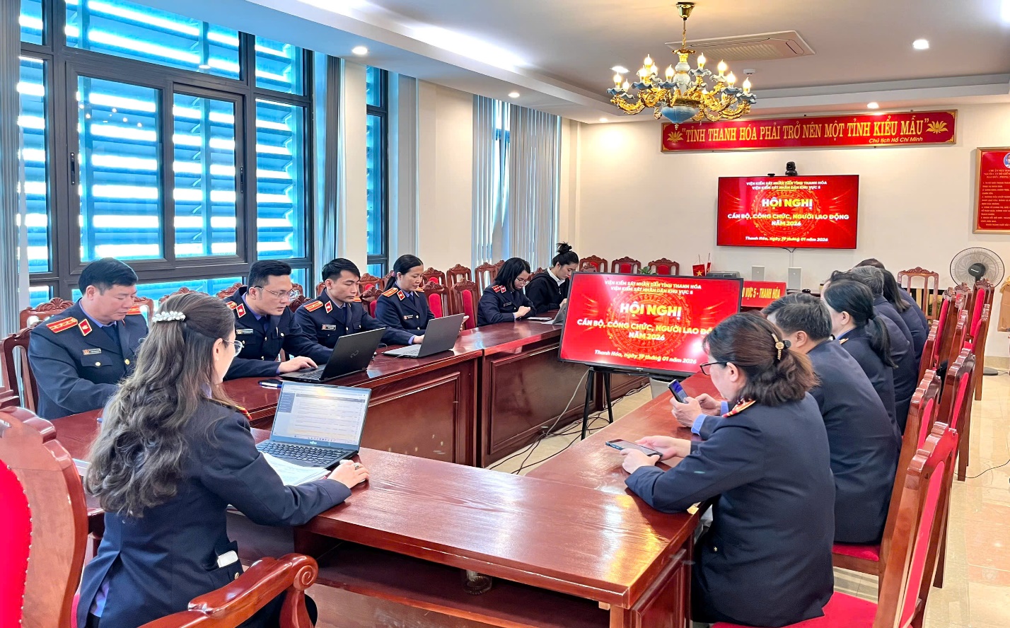 (Hội nghị với sự tham gia của toàn thể cán bộ, công chức, người lao động)