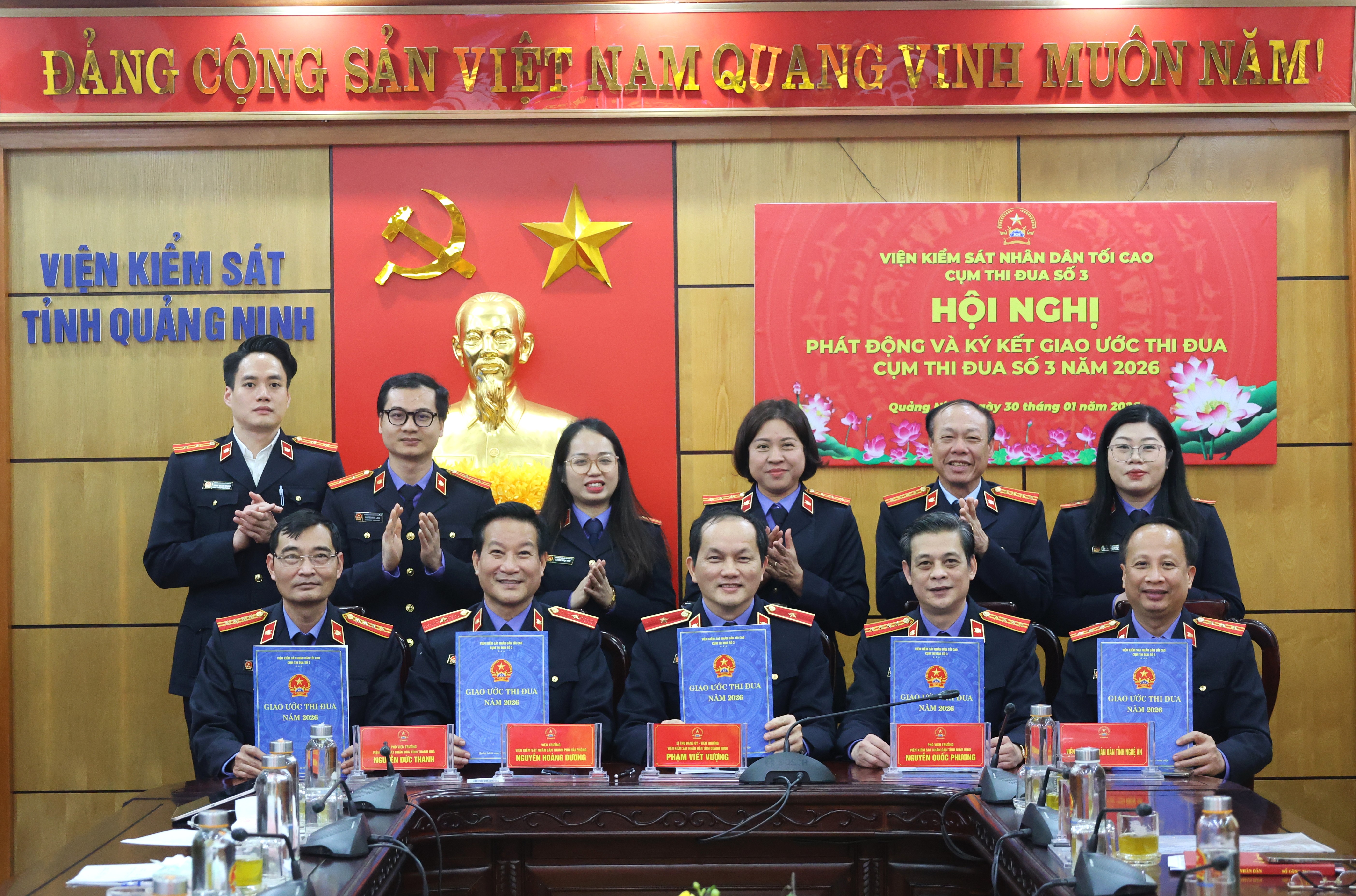 Ảnh: Các đơn vị ký kết giao ước thi đua năm 2026